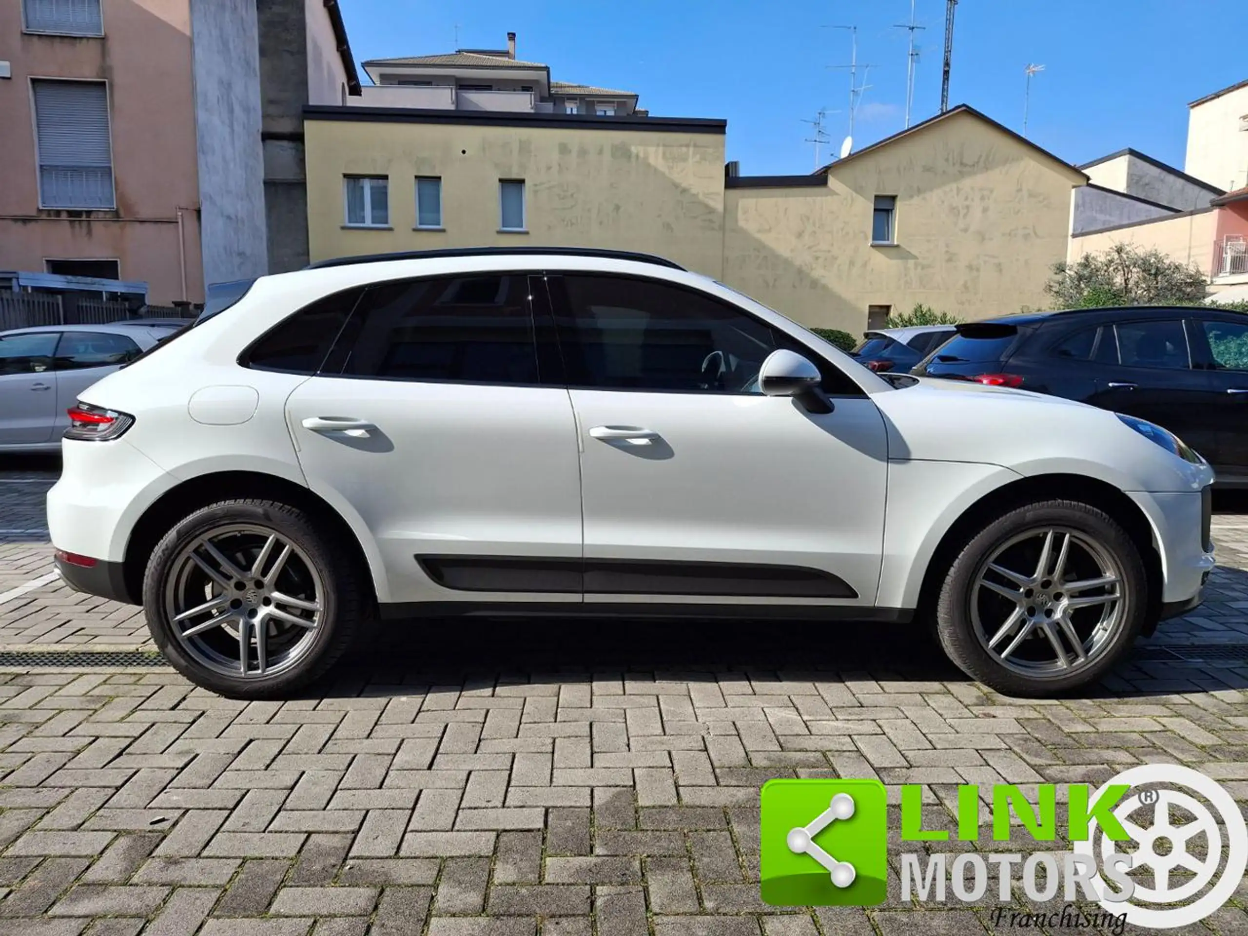 Porsche - Macan