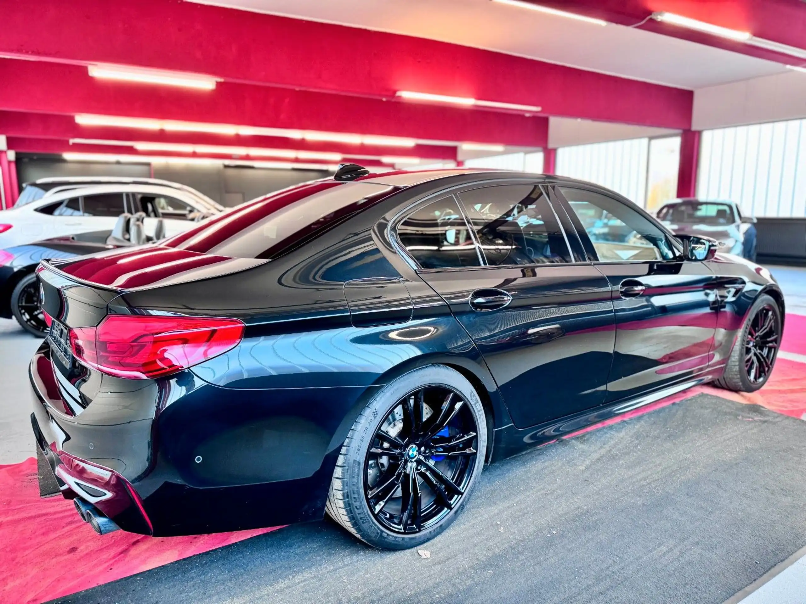 BMW - M5