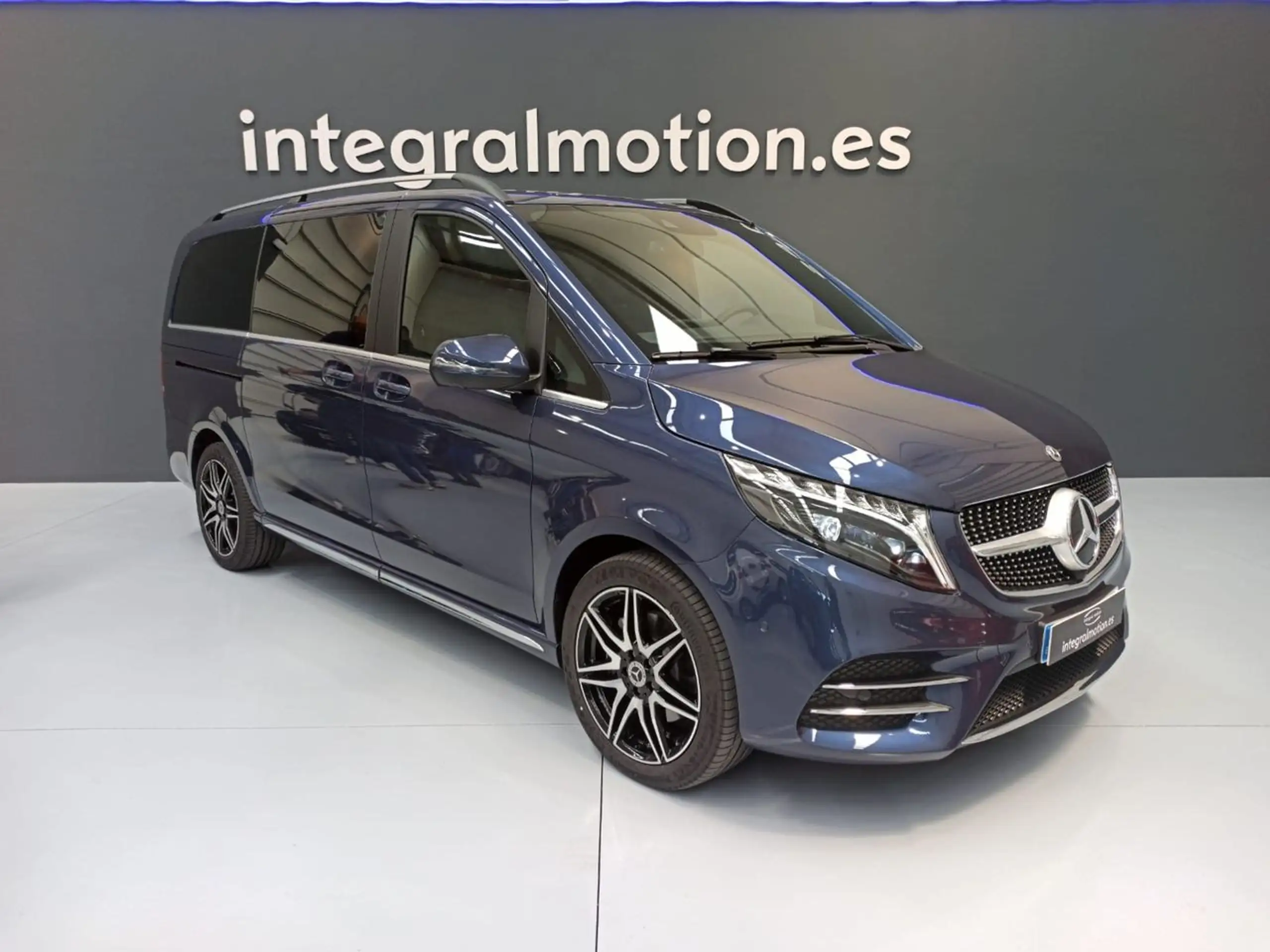 Mercedes-Benz - V