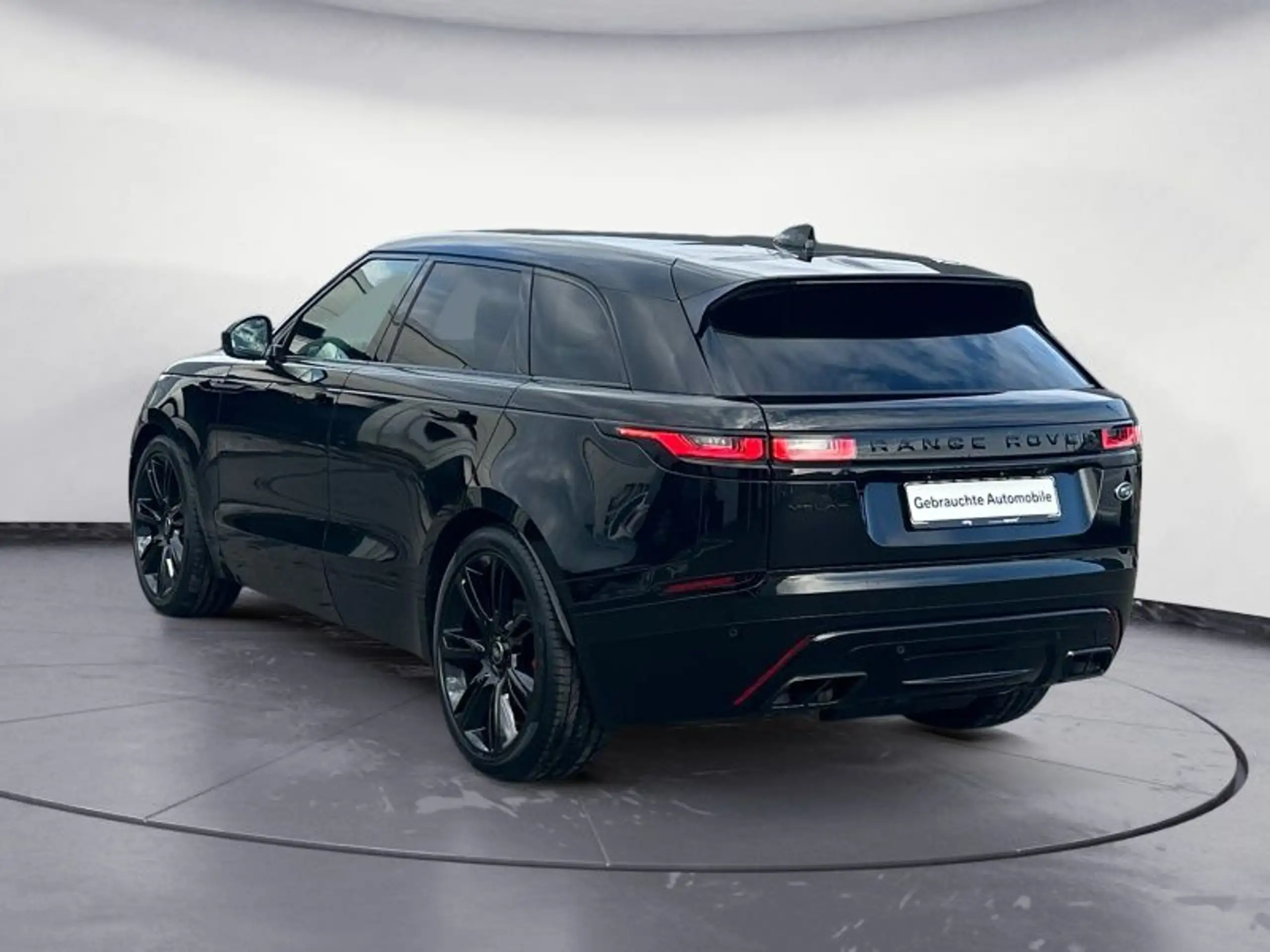 Land Rover - Range Rover Velar