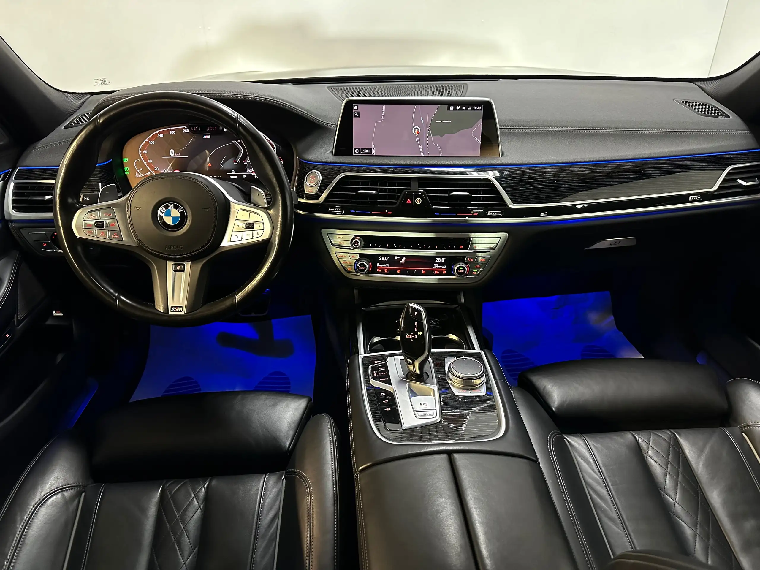 BMW - 730