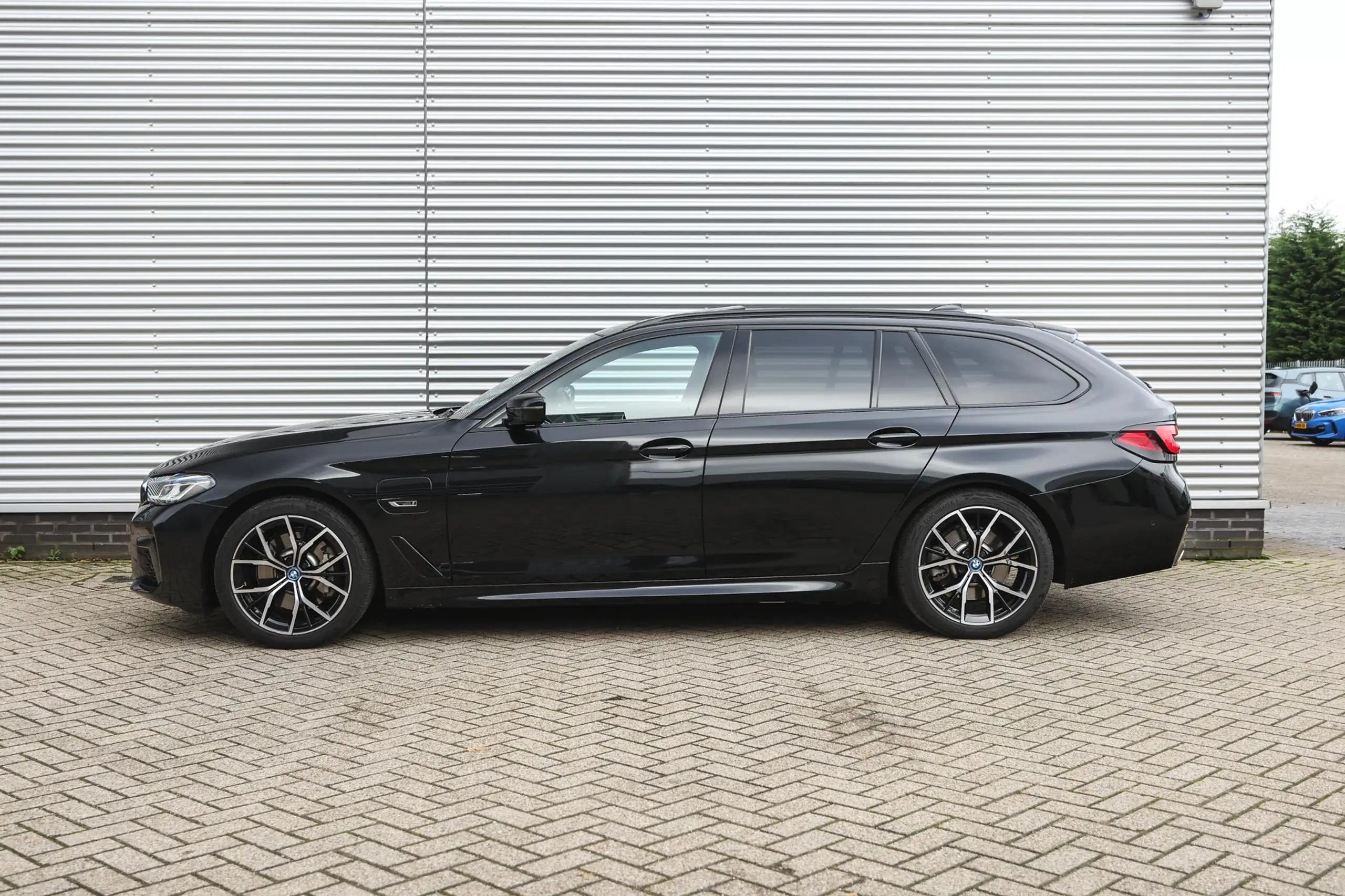 BMW - 530