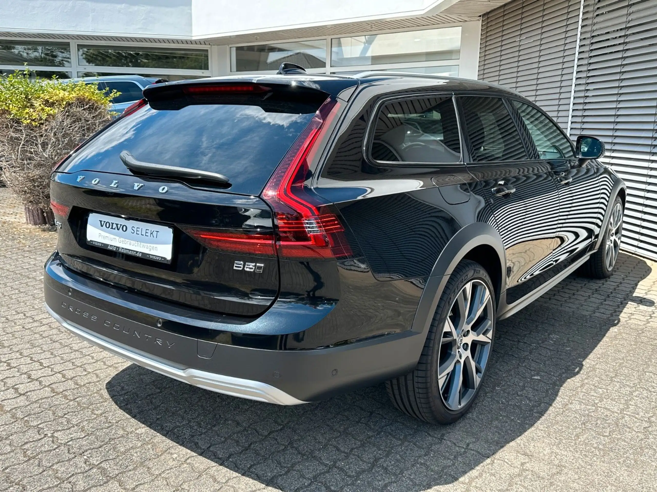 Volvo - V90 Cross Country