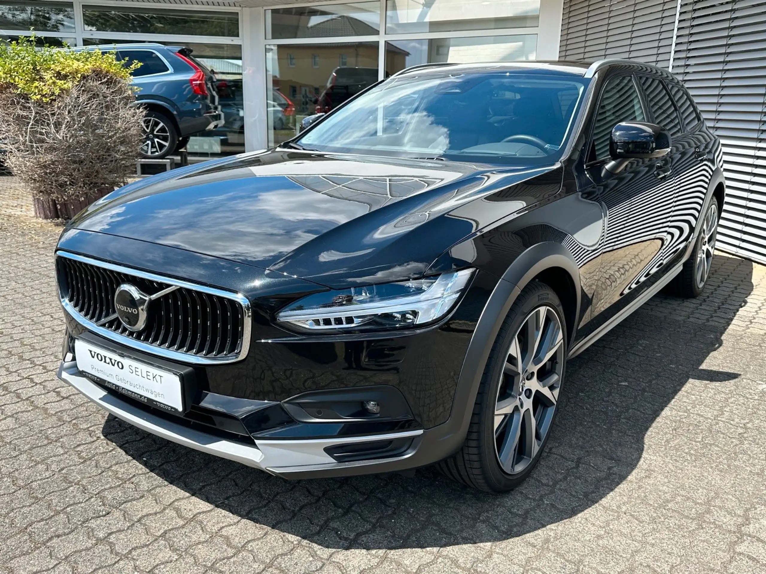 Volvo - V90 Cross Country