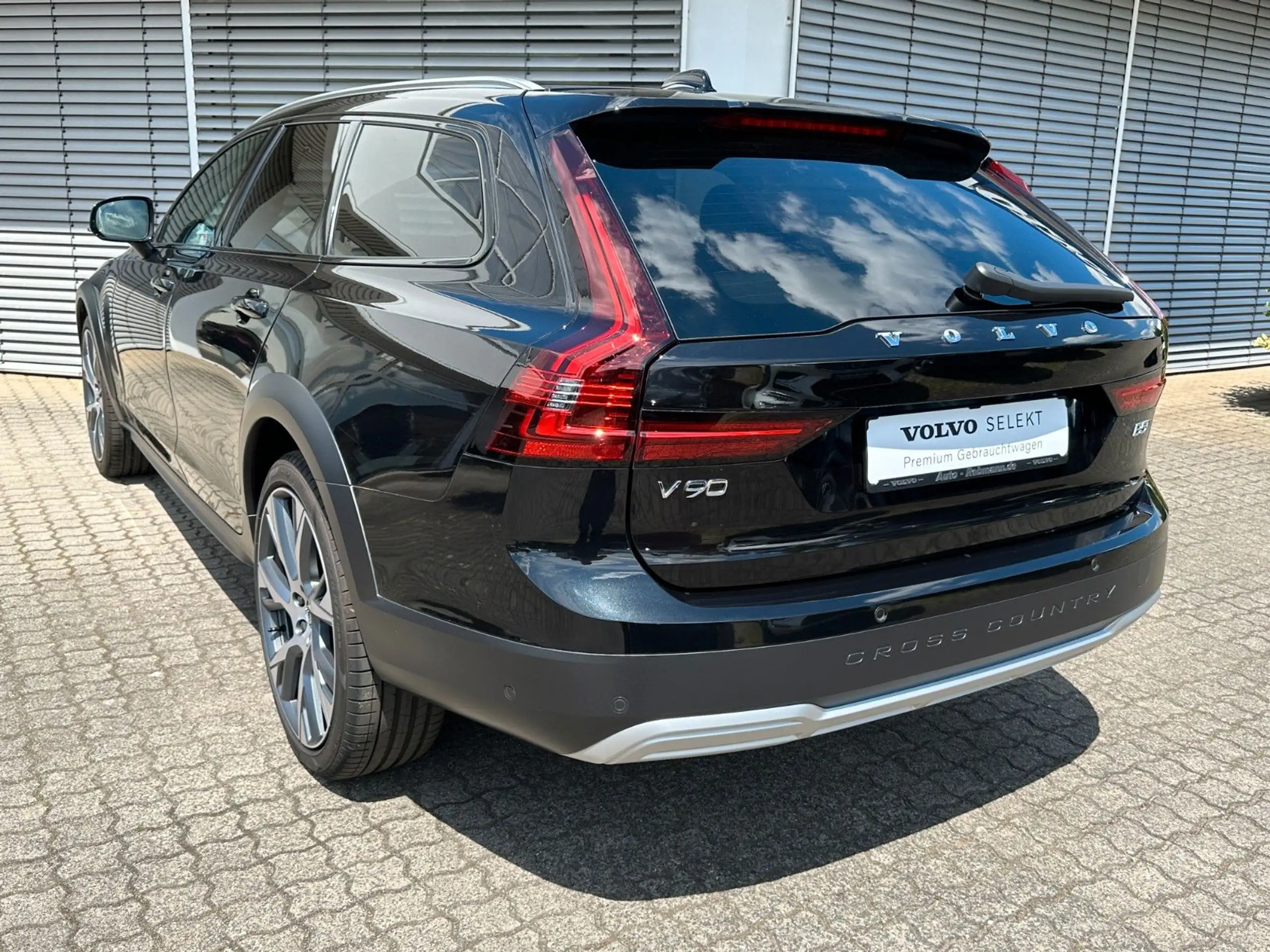 Volvo - V90 Cross Country