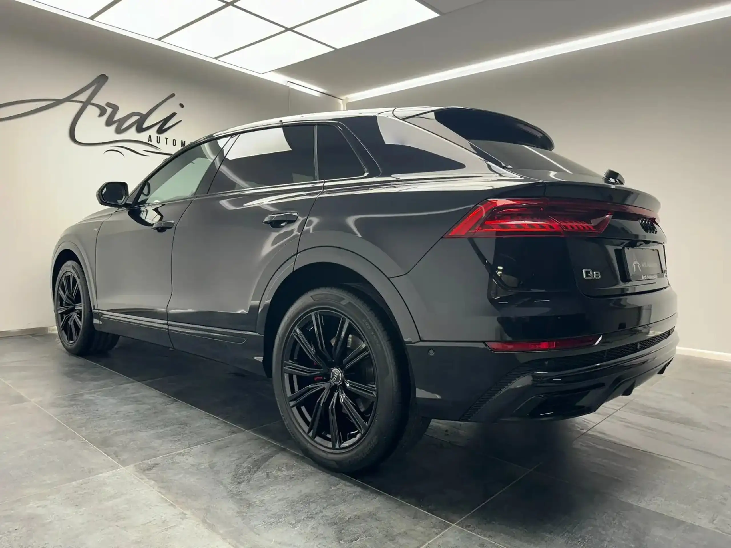 Audi - Q8