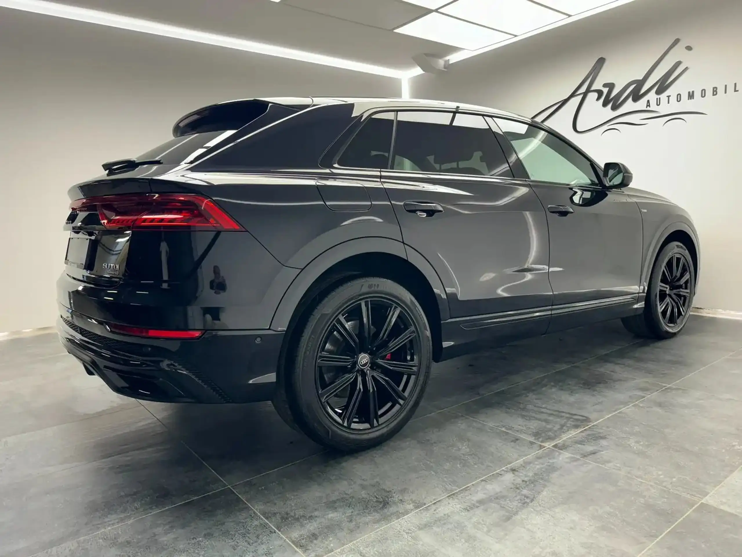 Audi - Q8