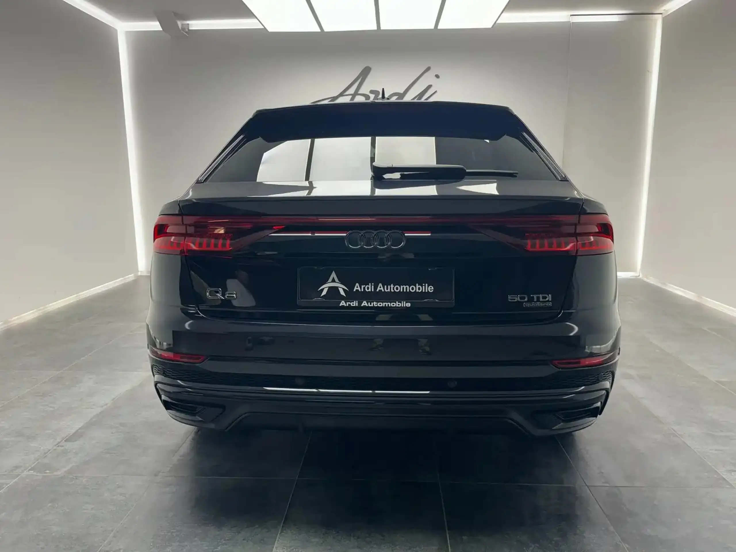 Audi - Q8