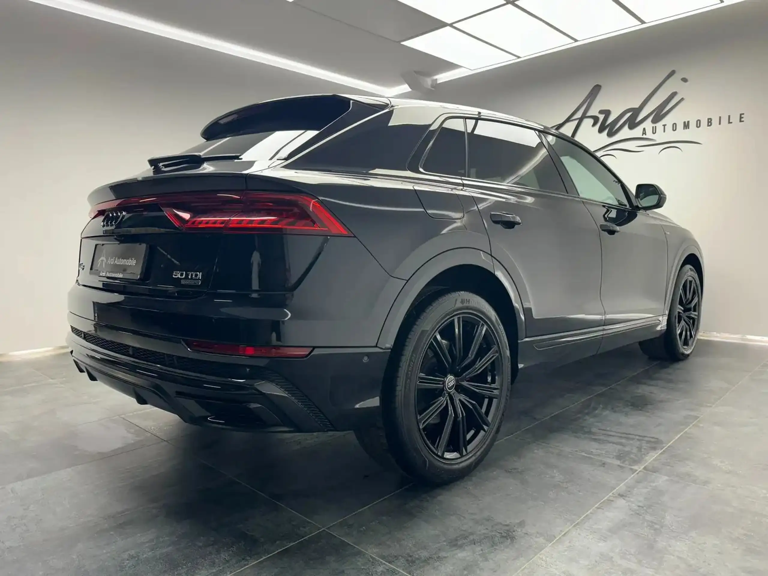 Audi - Q8