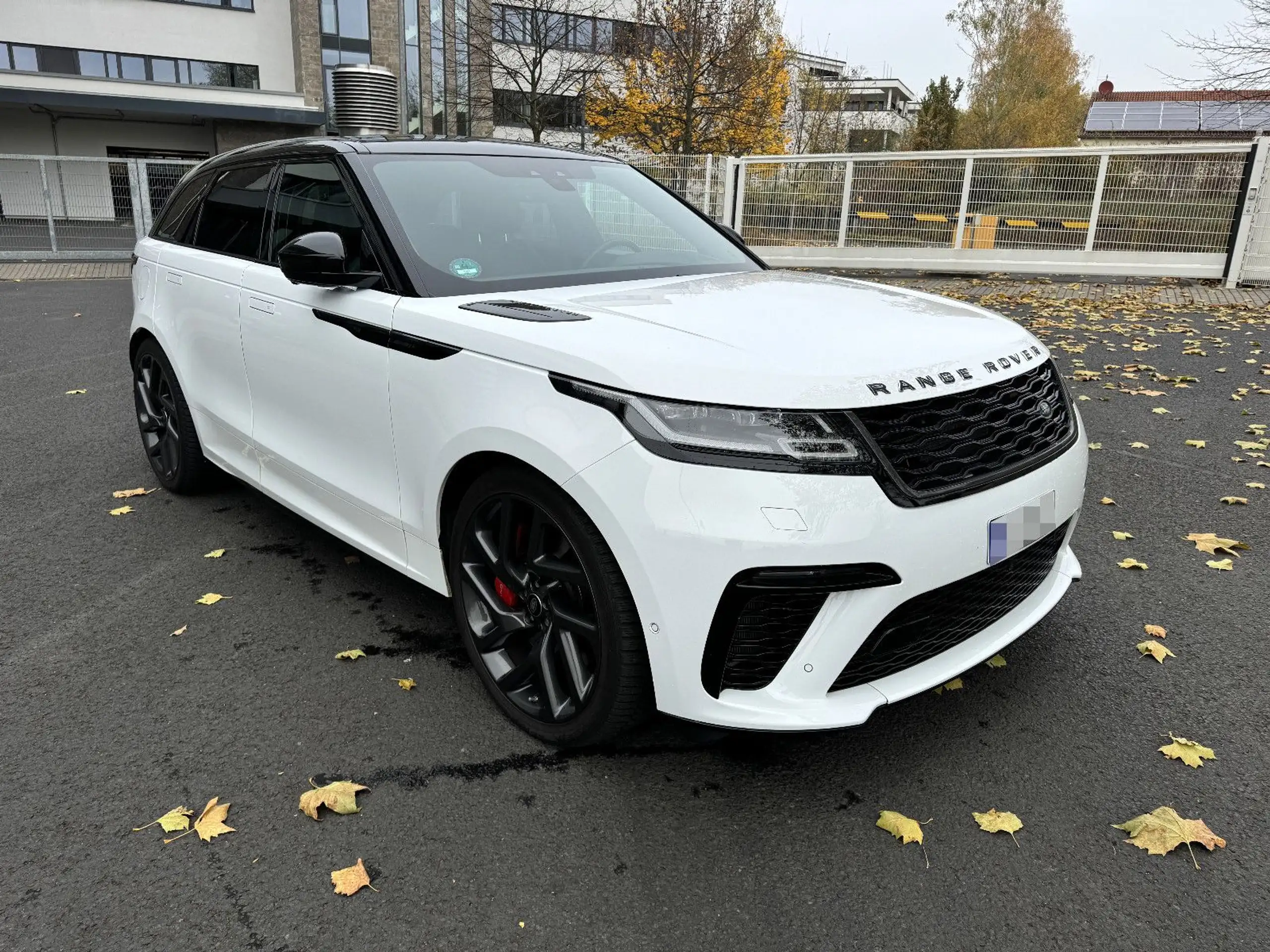 Land Rover - Range Rover Velar