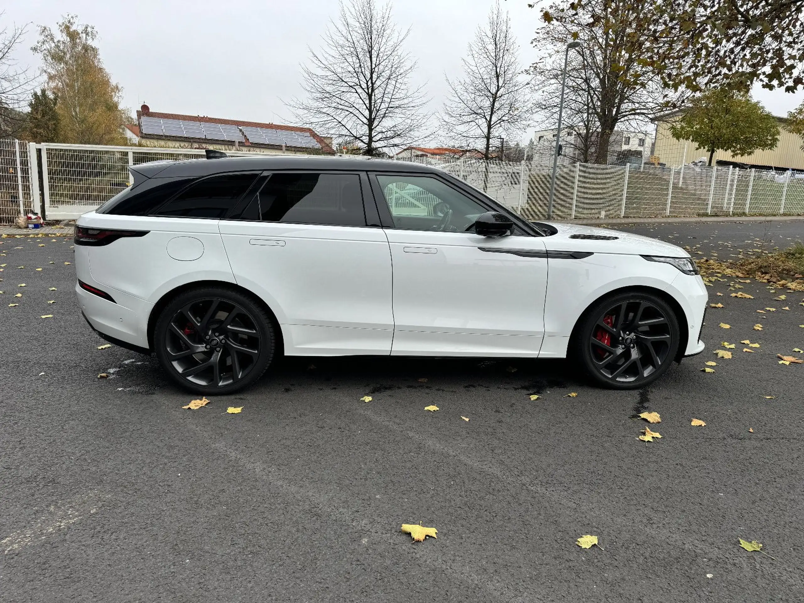 Land Rover - Range Rover Velar