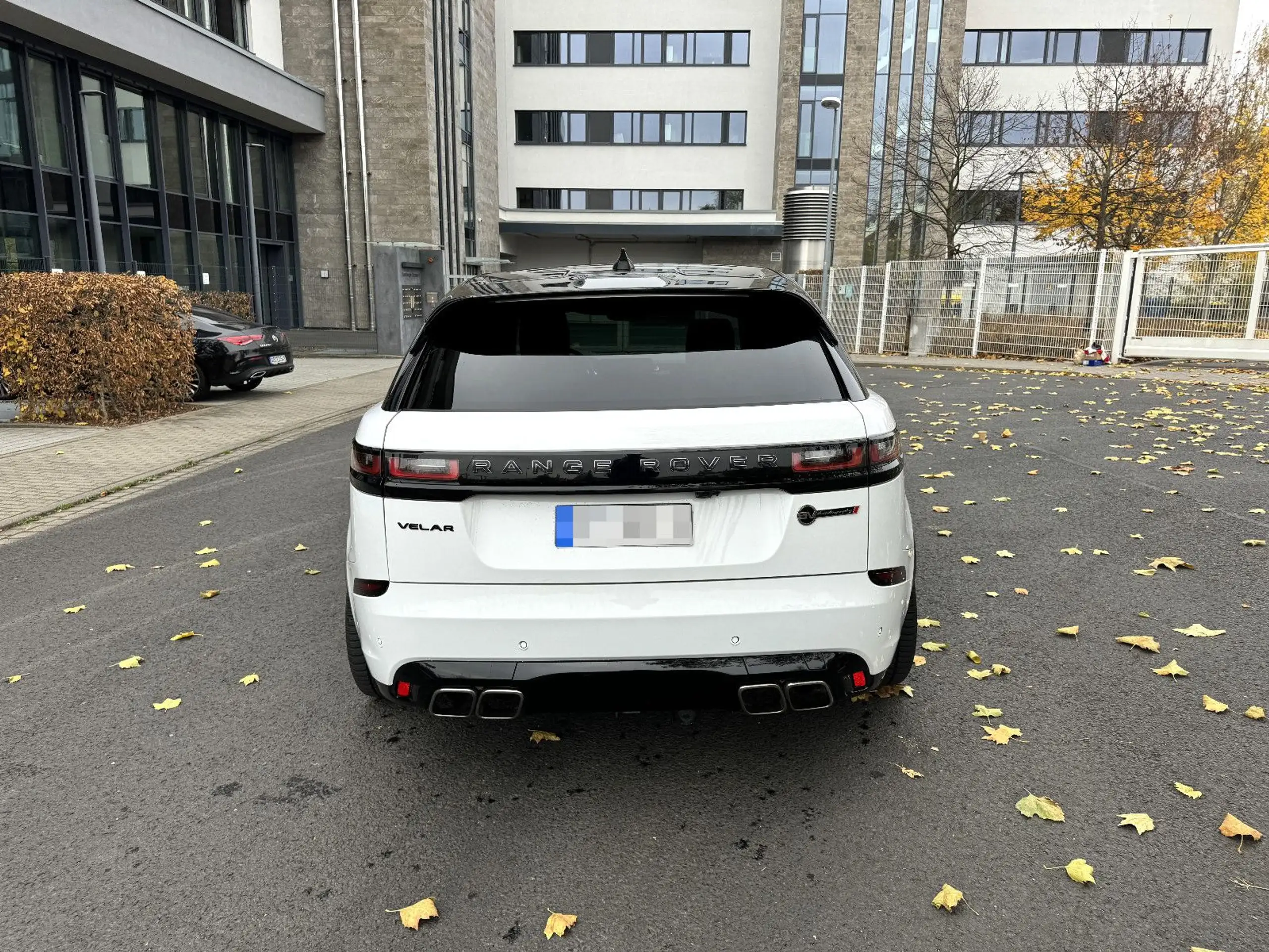 Land Rover - Range Rover Velar