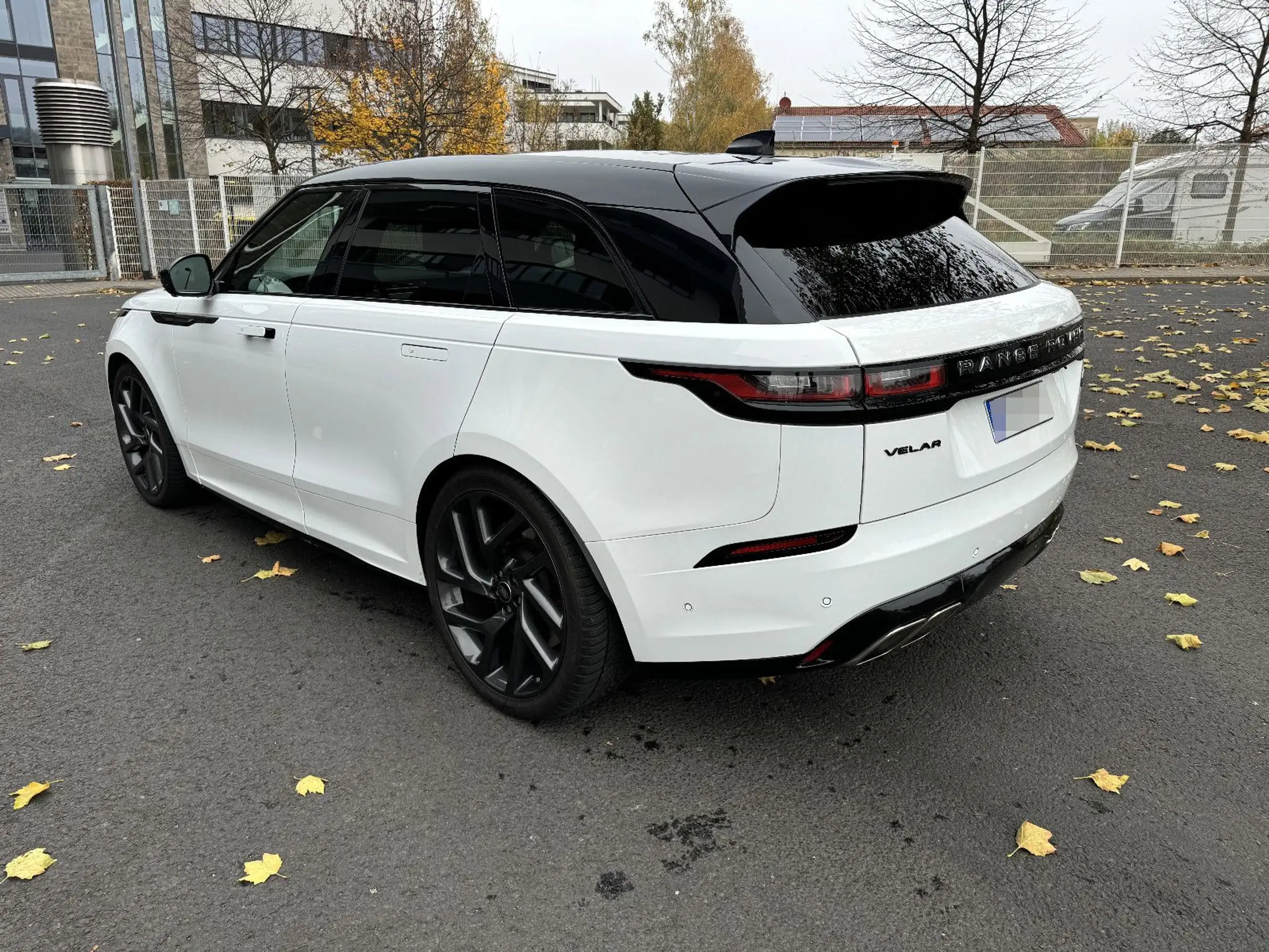 Land Rover - Range Rover Velar