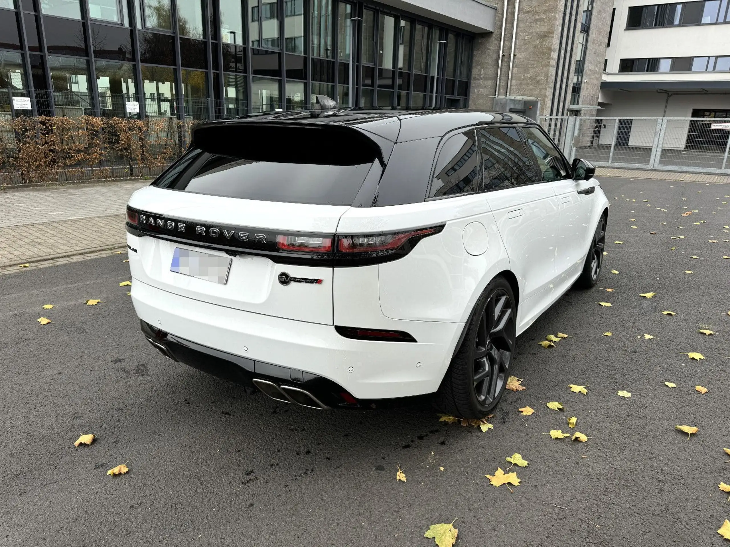 Land Rover - Range Rover Velar