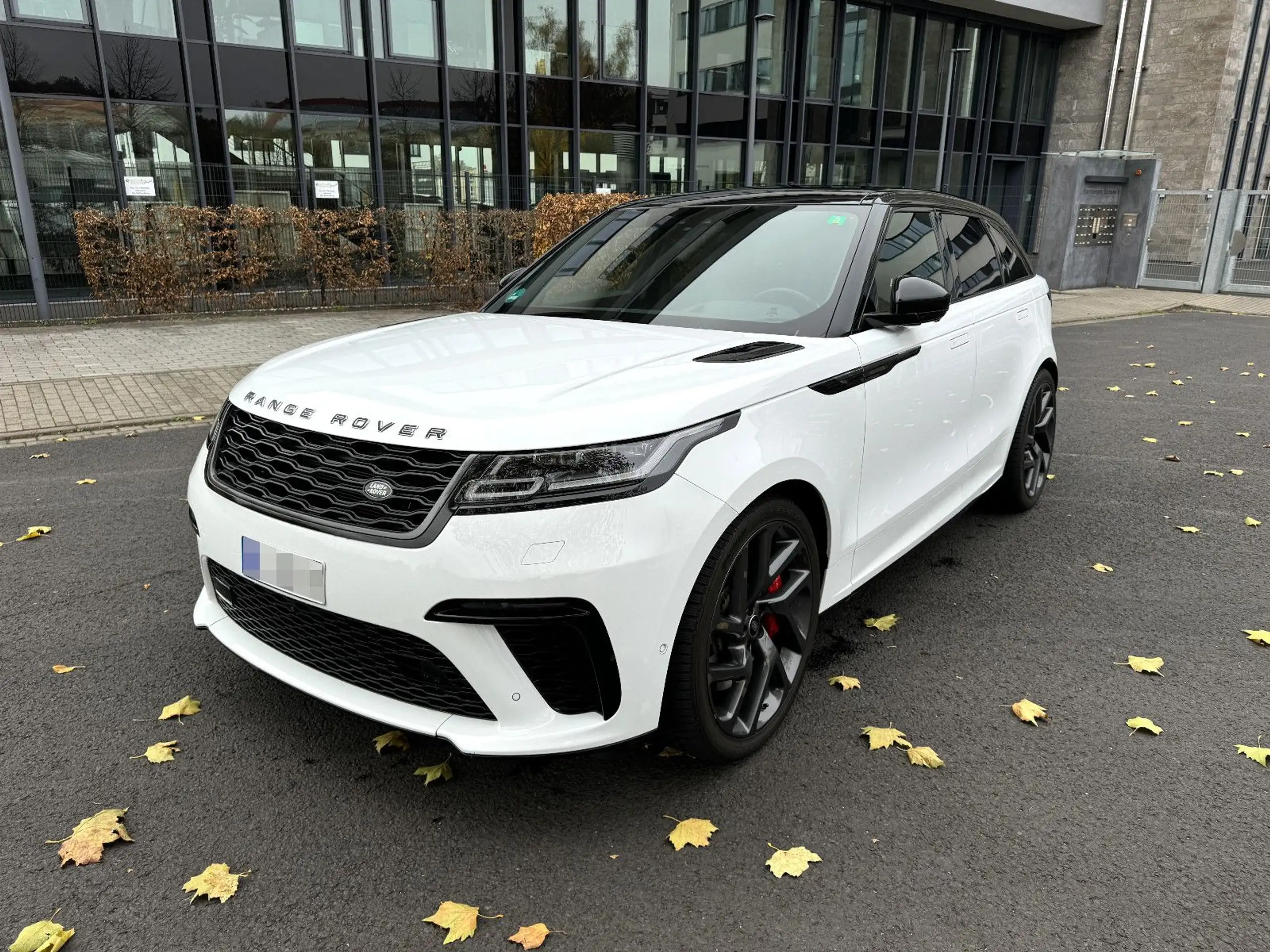 Land Rover - Range Rover Velar