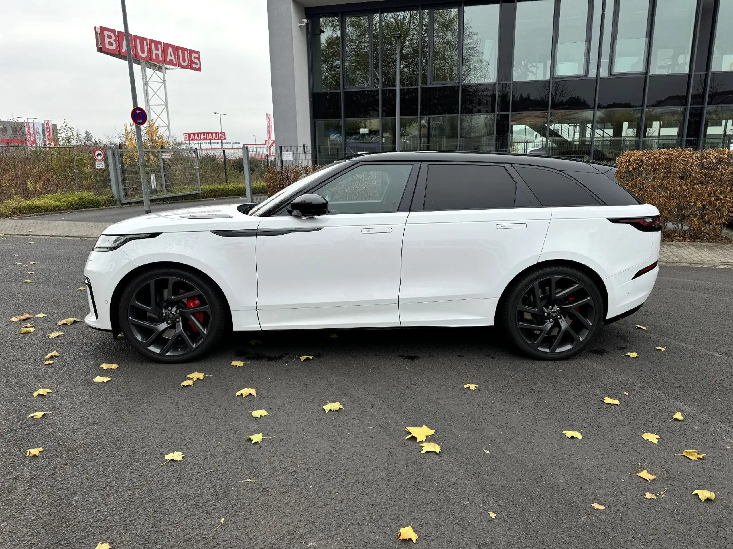 Land Rover - Range Rover Velar