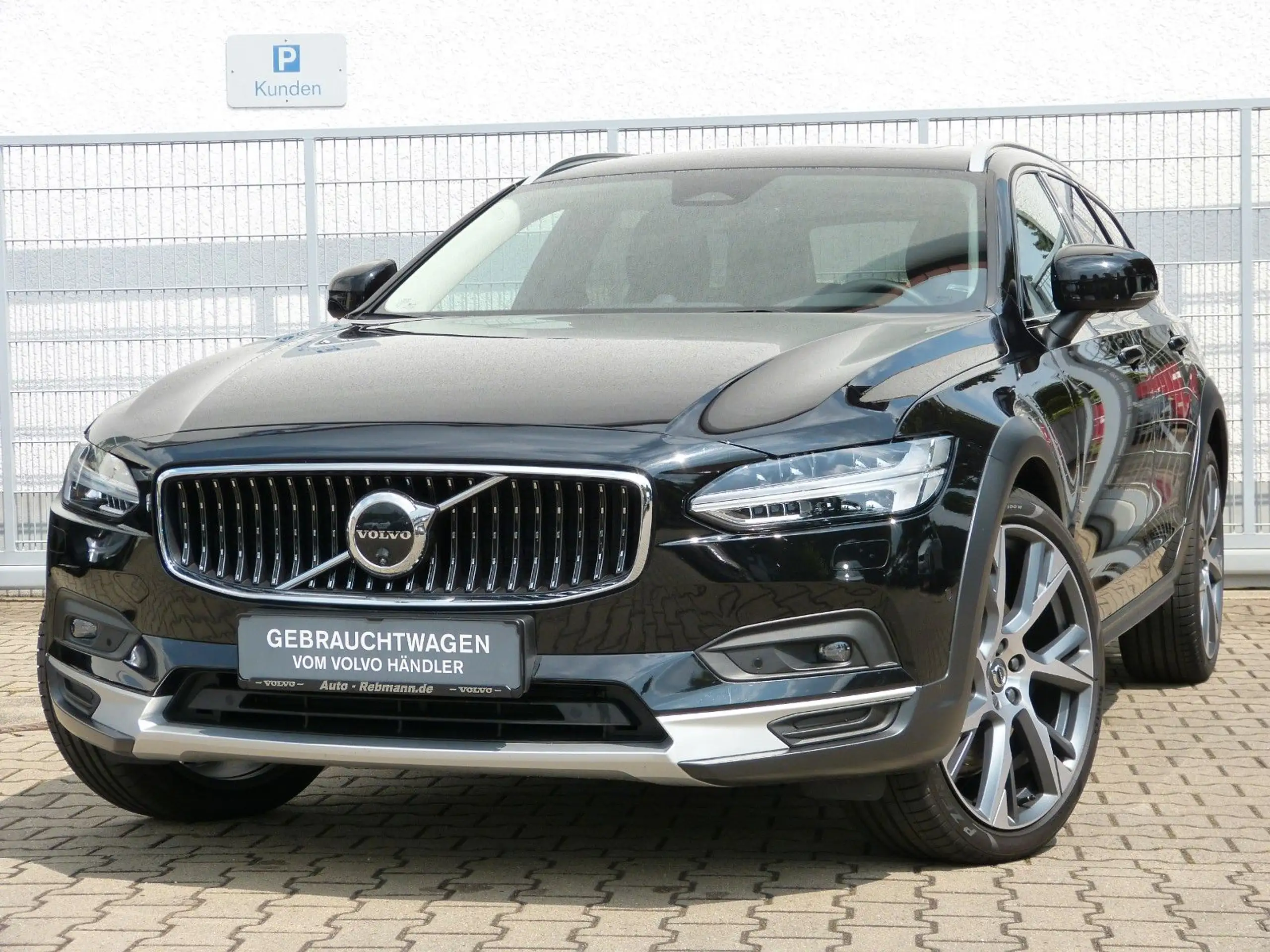 Volvo - V90 Cross Country