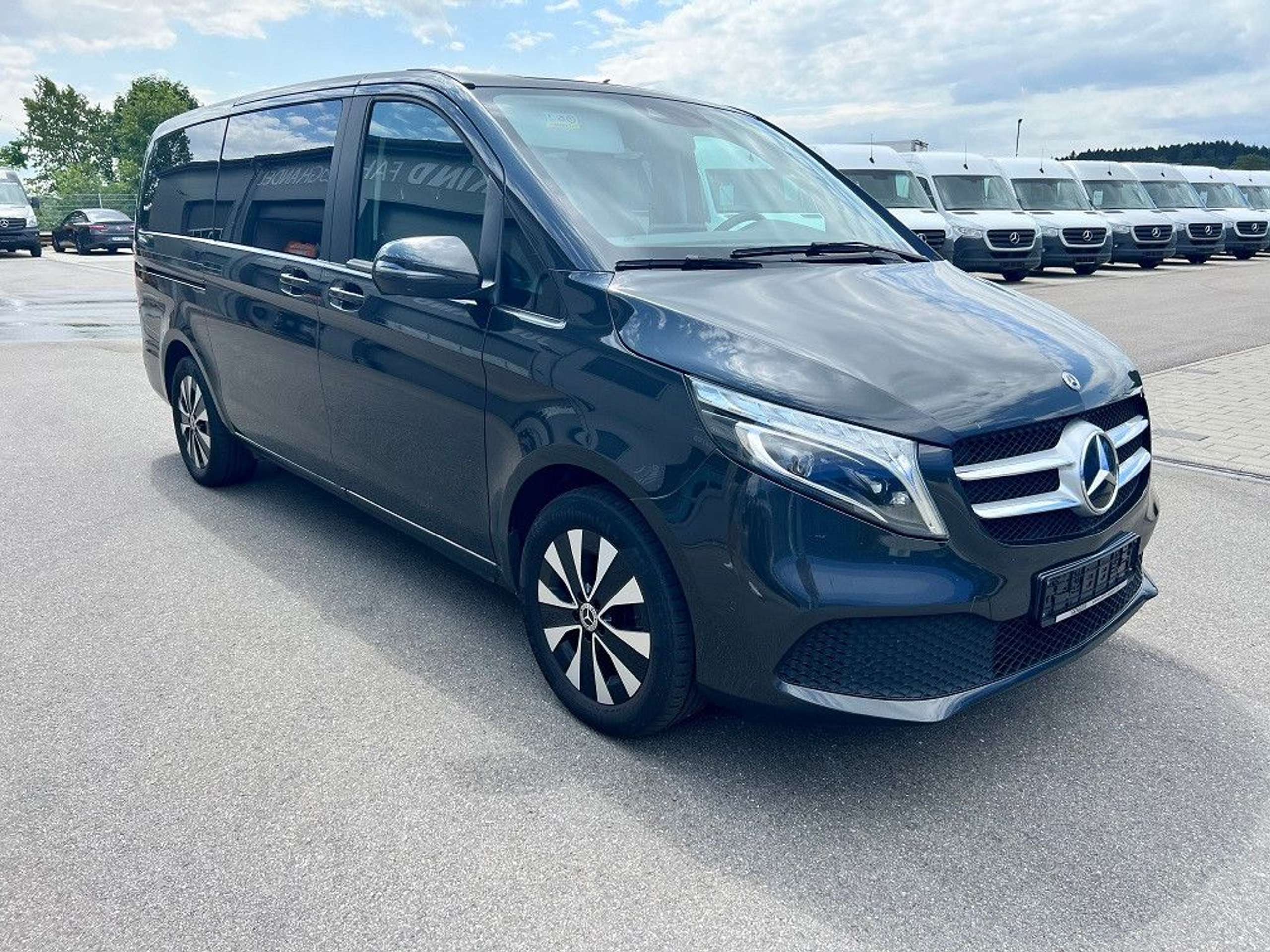 Mercedes-Benz - V 250