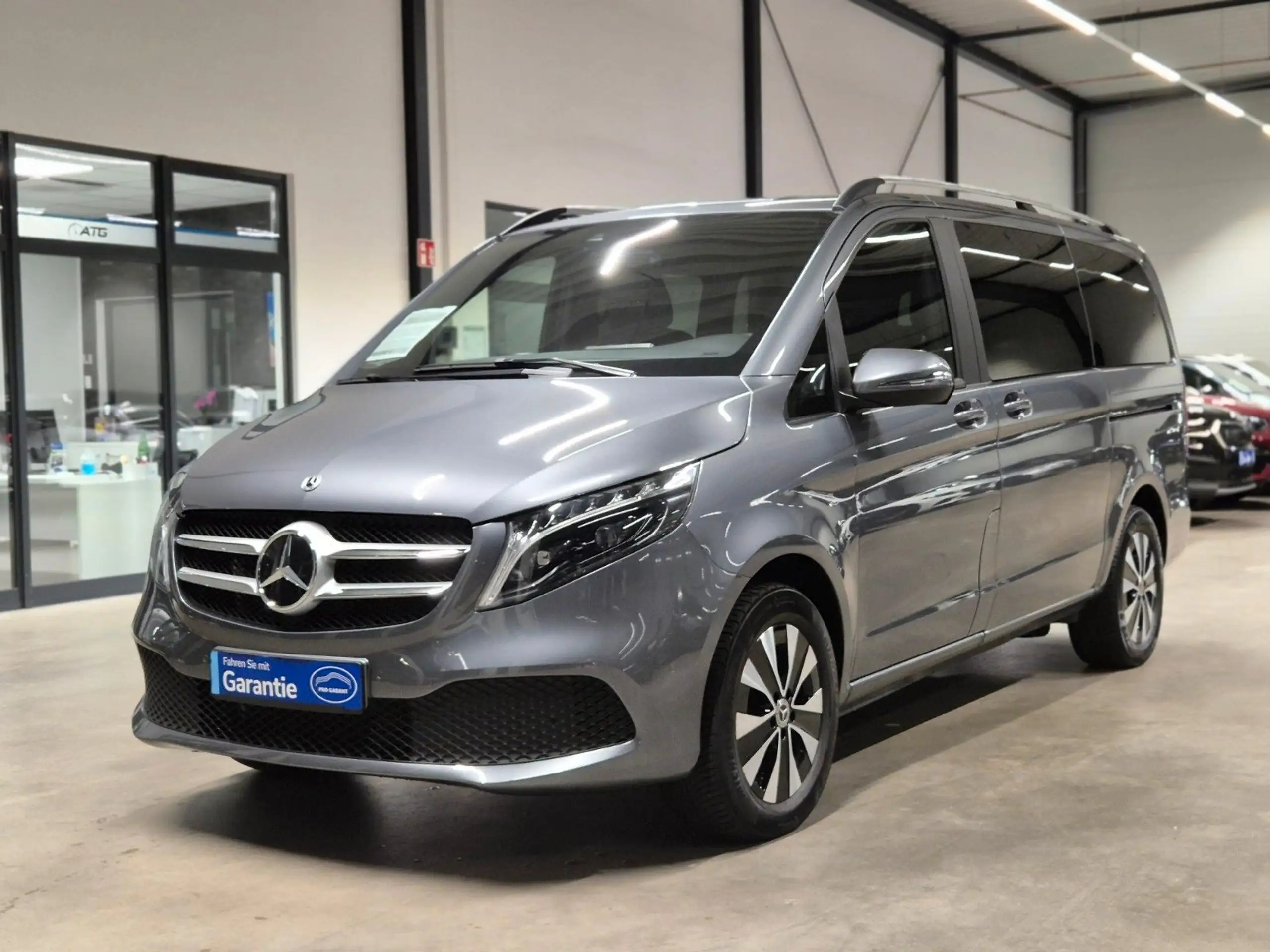 Mercedes-Benz - V 250