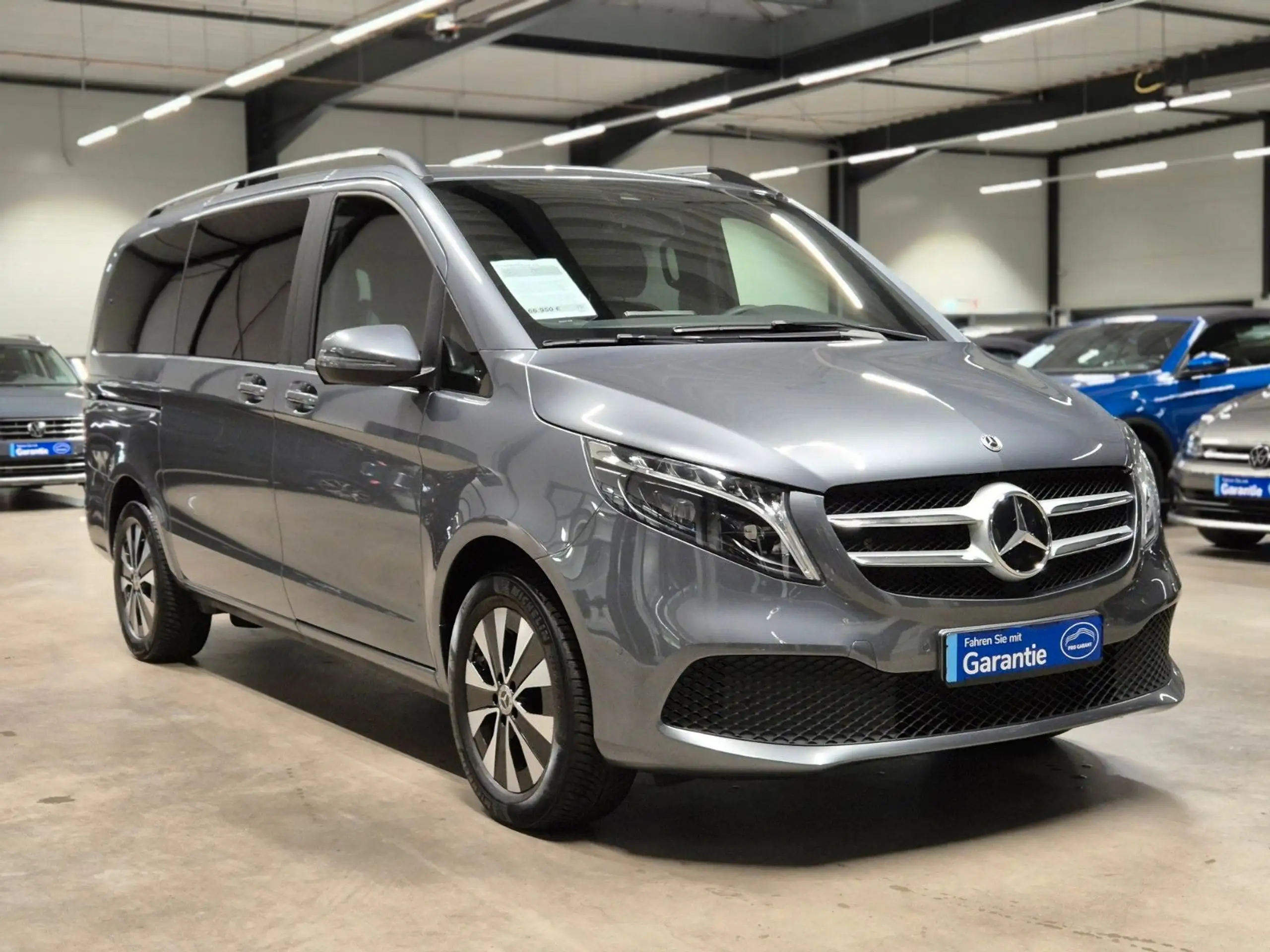 Mercedes-Benz - V 250