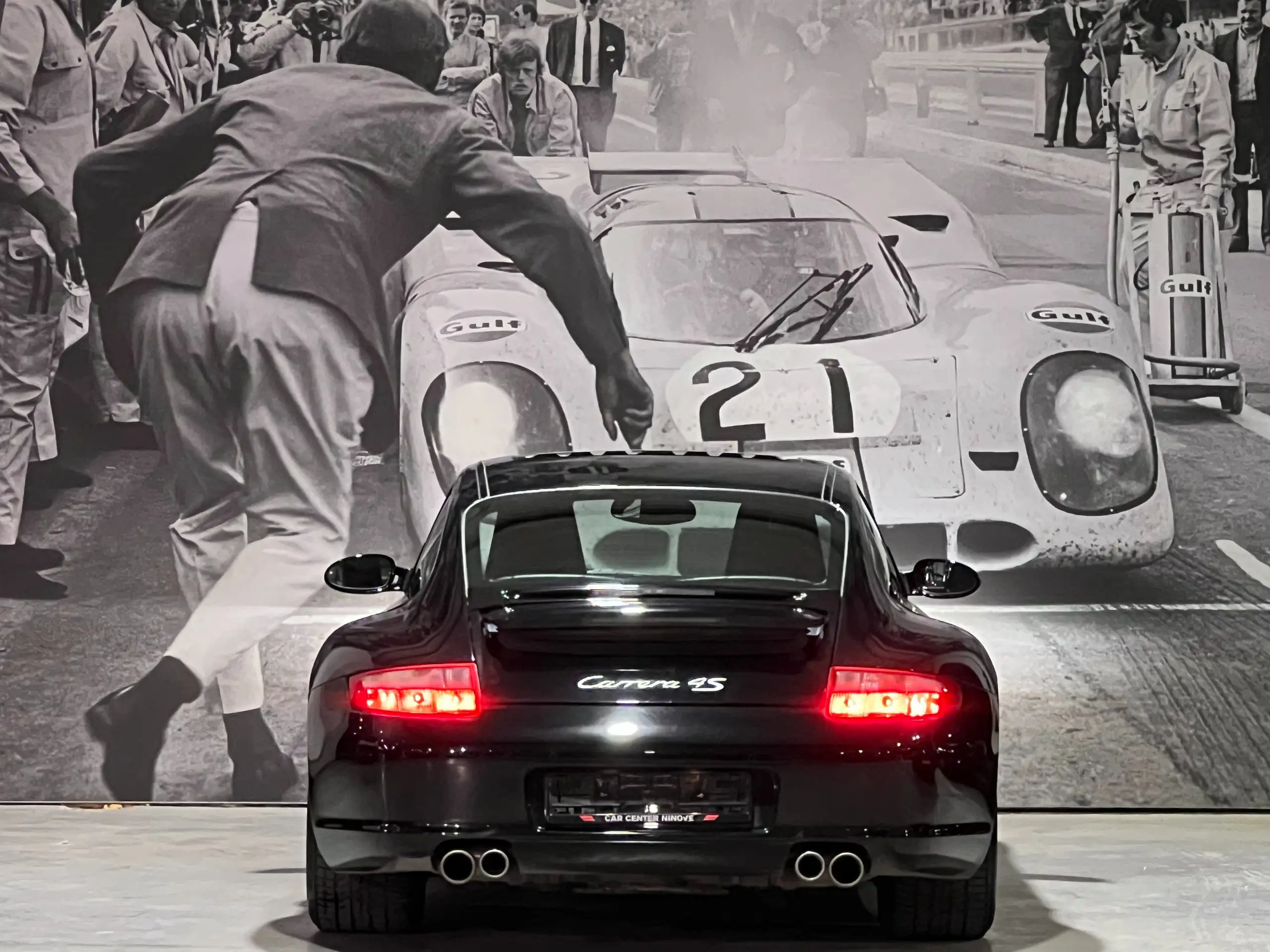 Porsche - 911