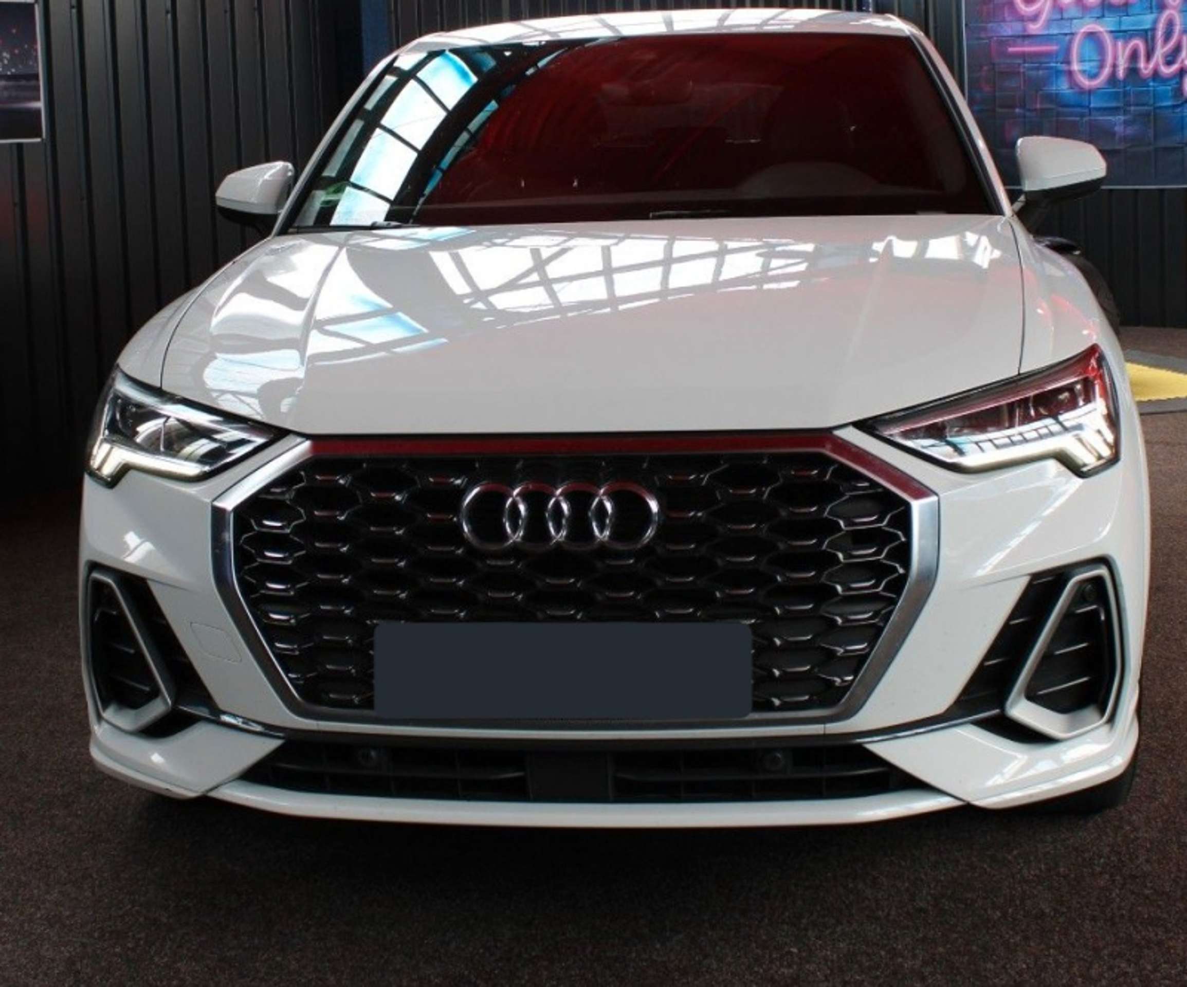 Audi - Q3