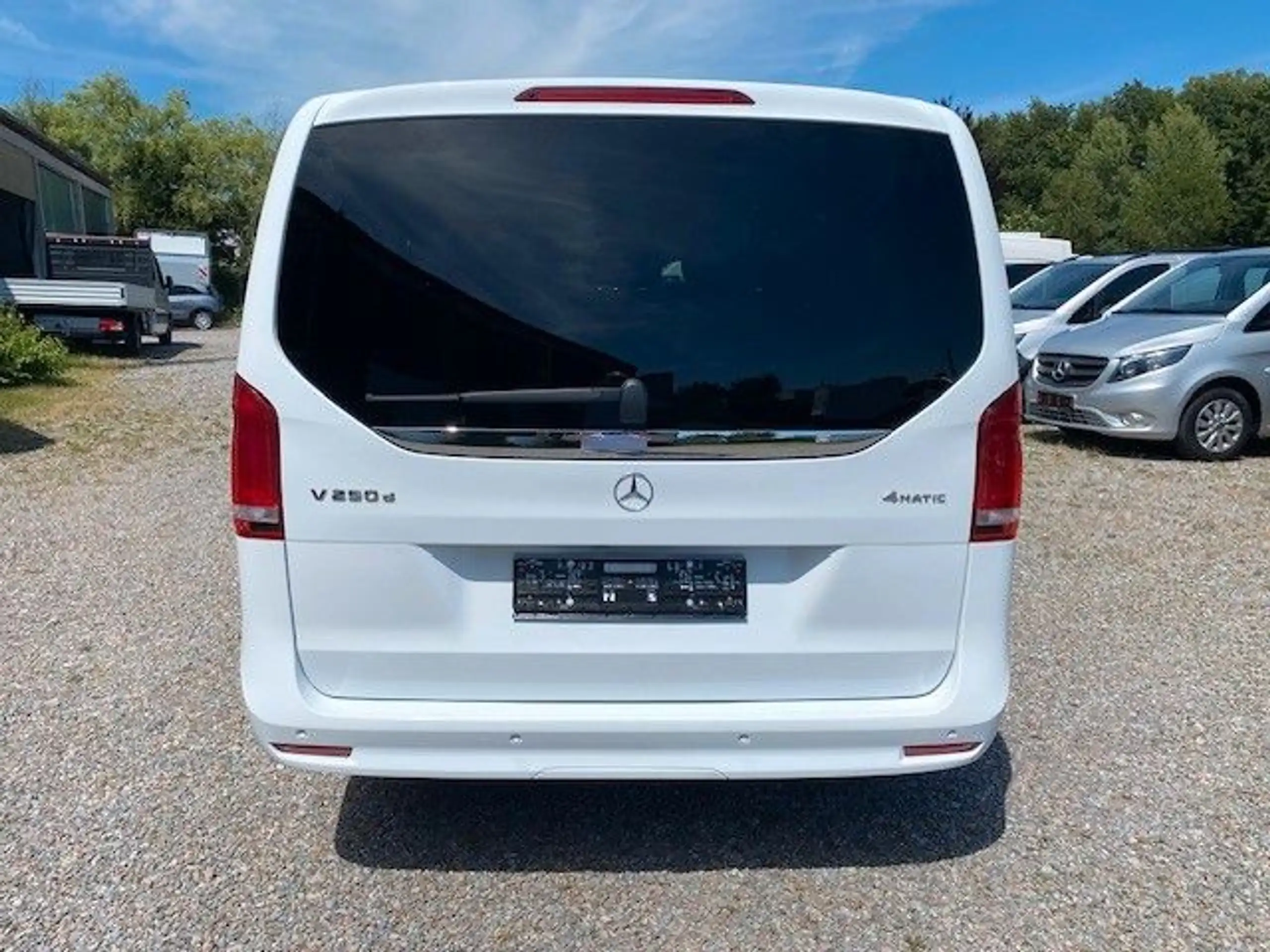 Mercedes-Benz - V 250