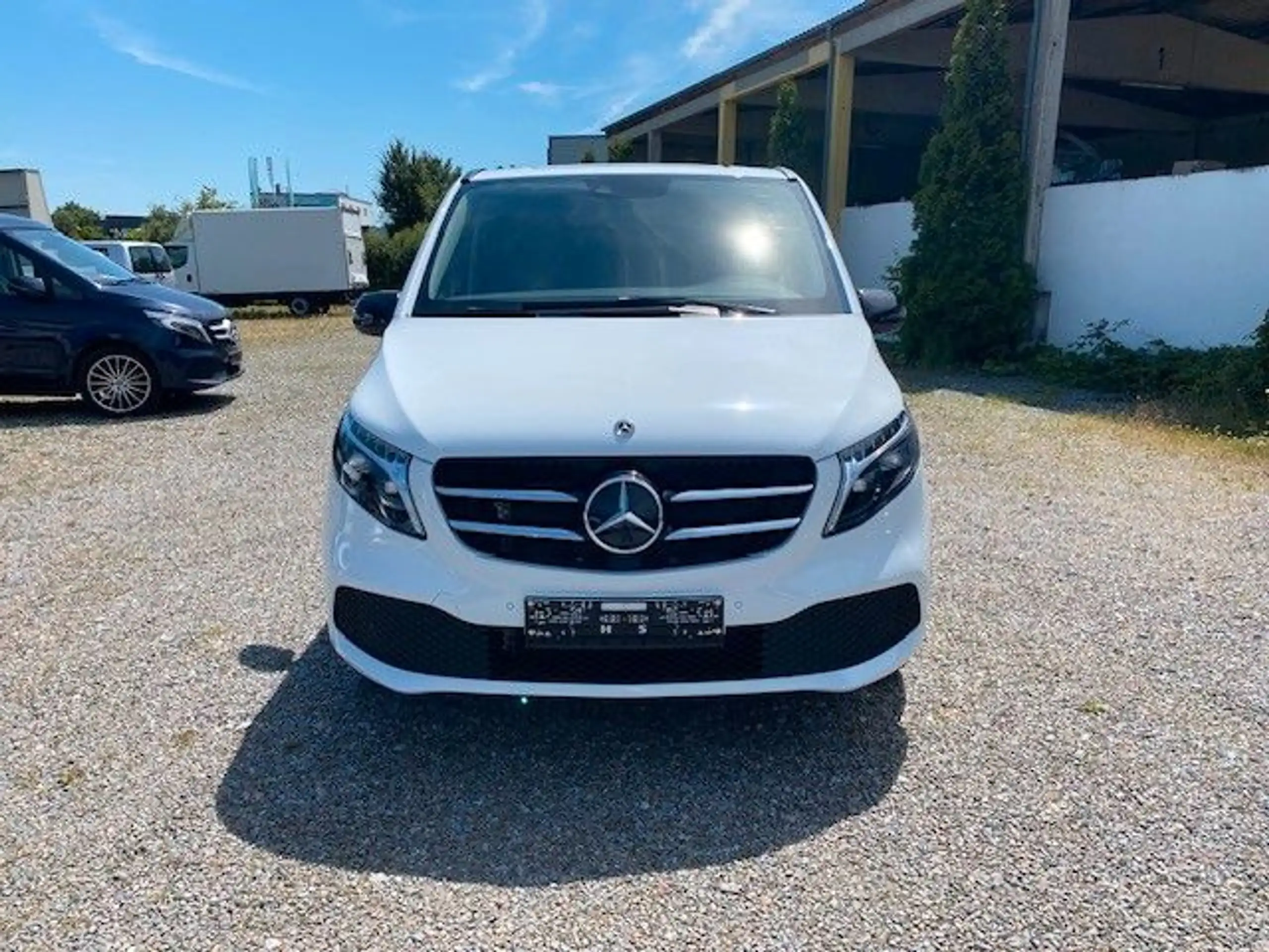 Mercedes-Benz - V 250