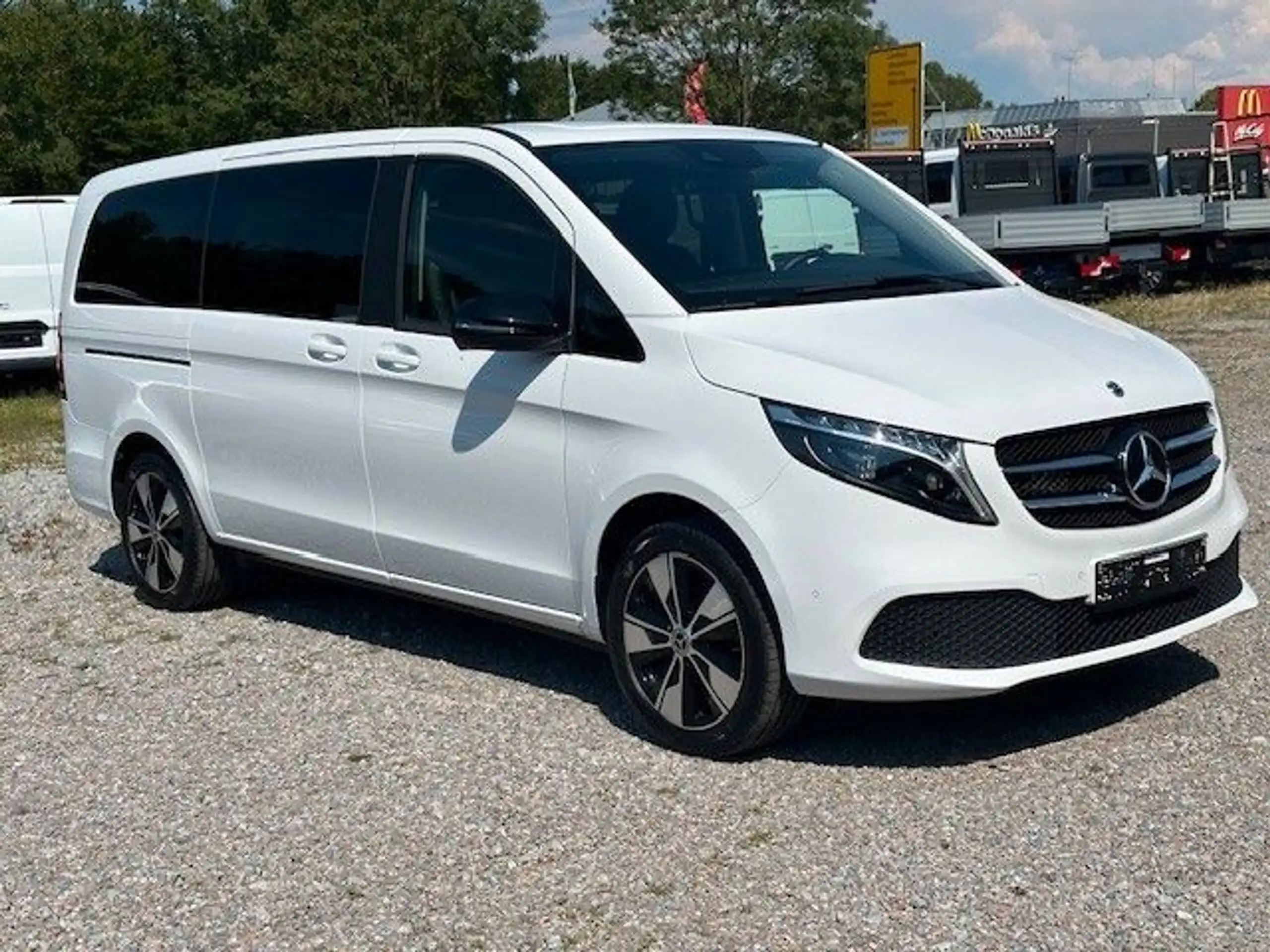 Mercedes-Benz - V 250