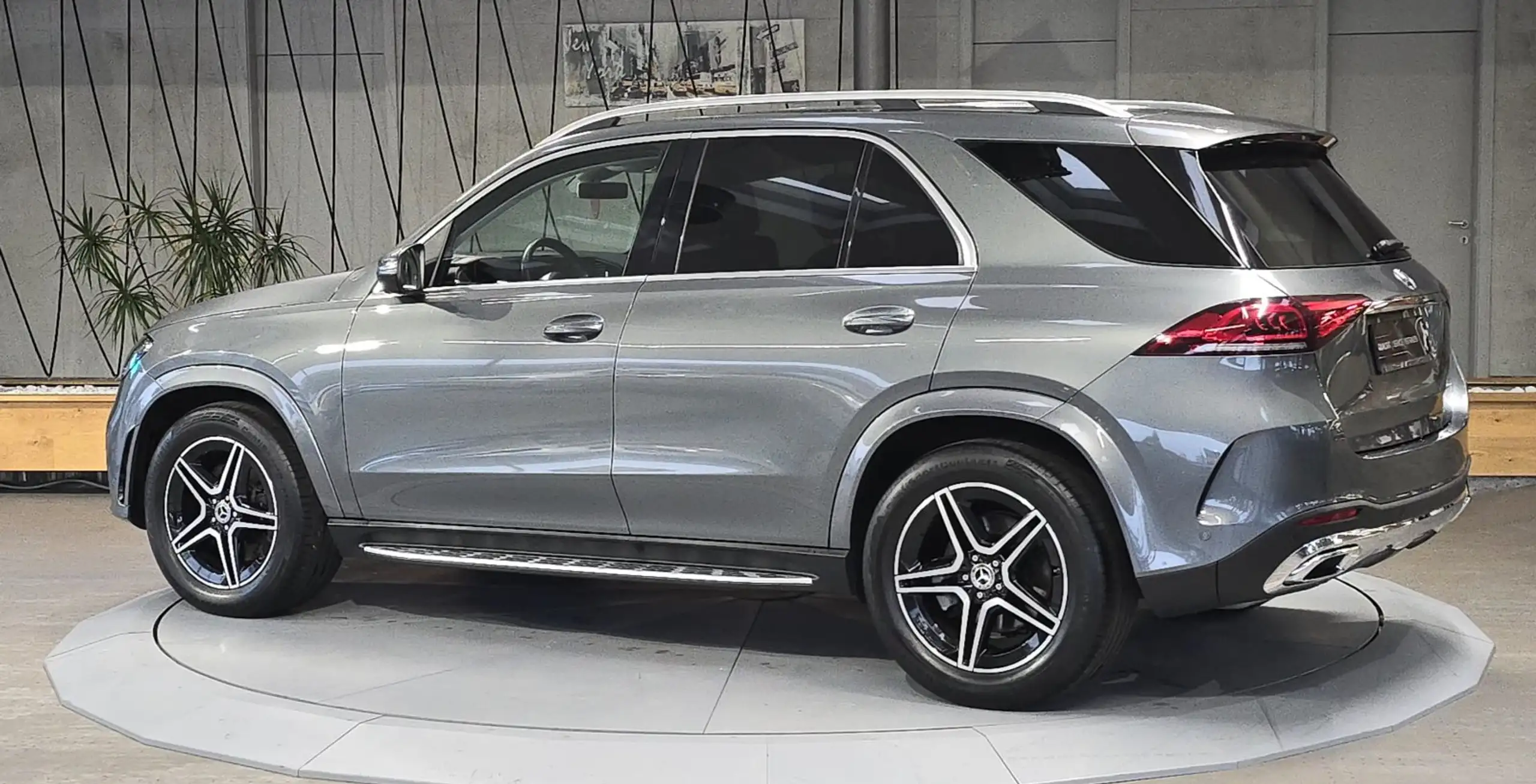 Mercedes-Benz - GLE 300