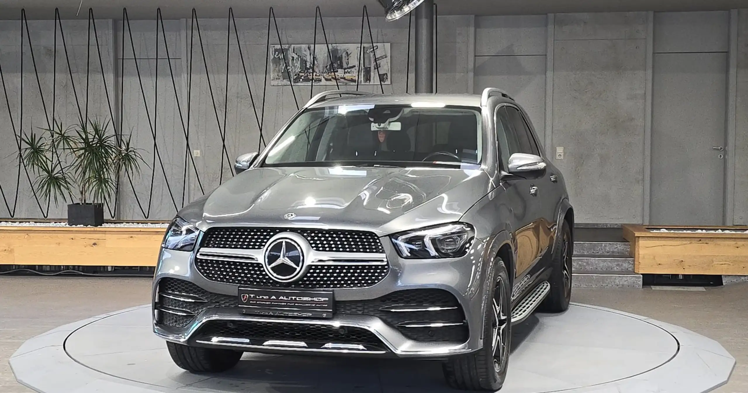 Mercedes-Benz - GLE 300