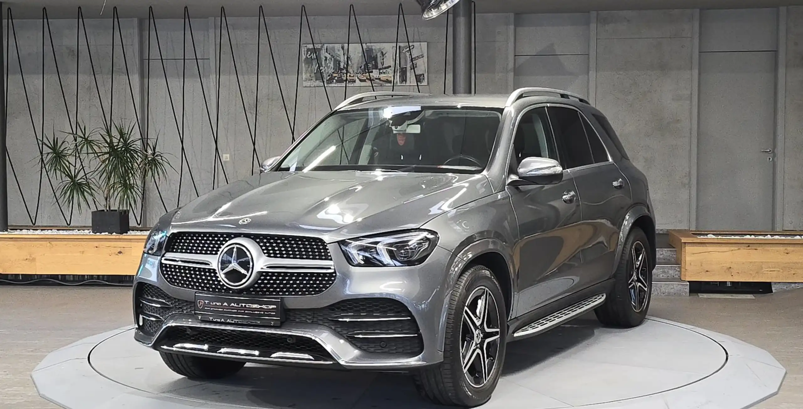 Mercedes-Benz - GLE 300