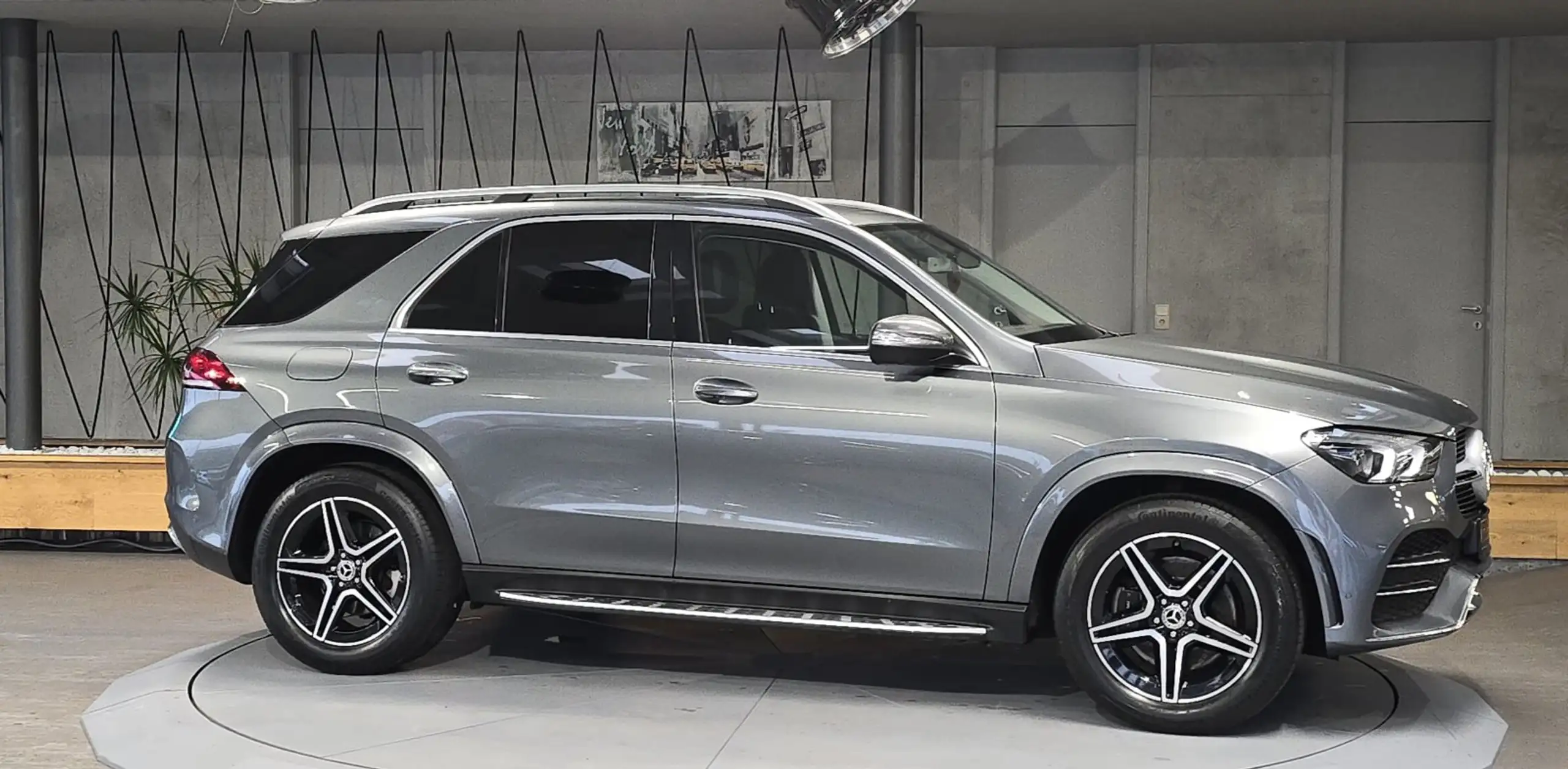 Mercedes-Benz - GLE 300