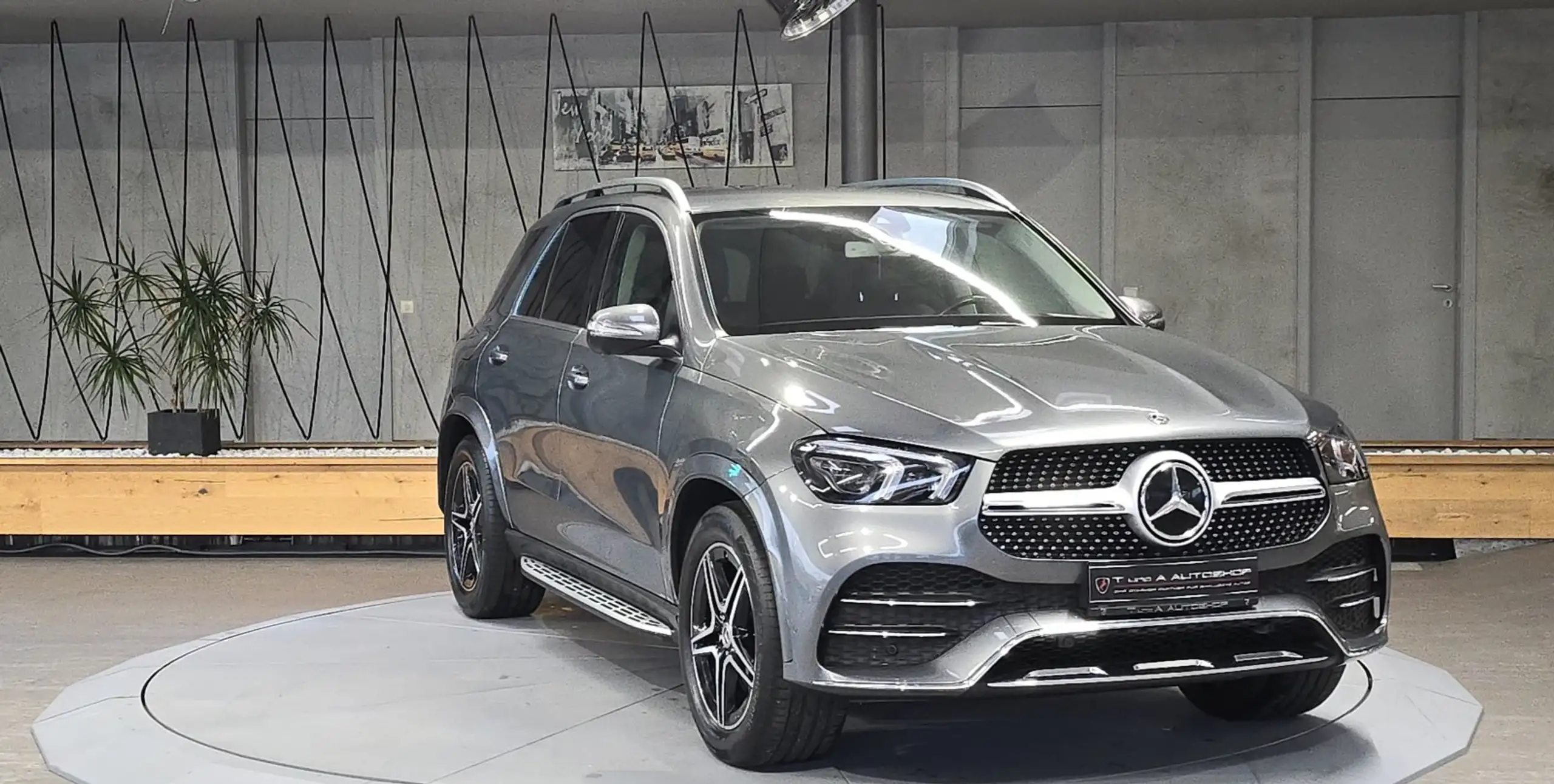 Mercedes-Benz - GLE 300