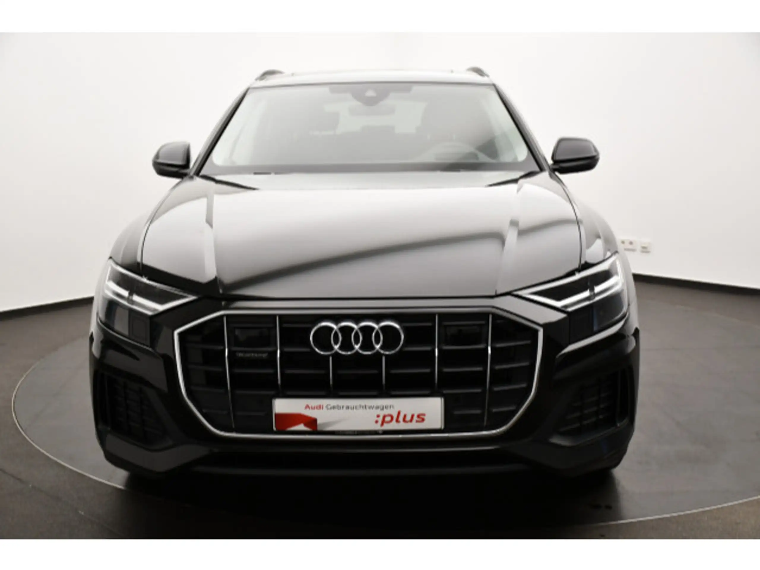 Audi - Q8