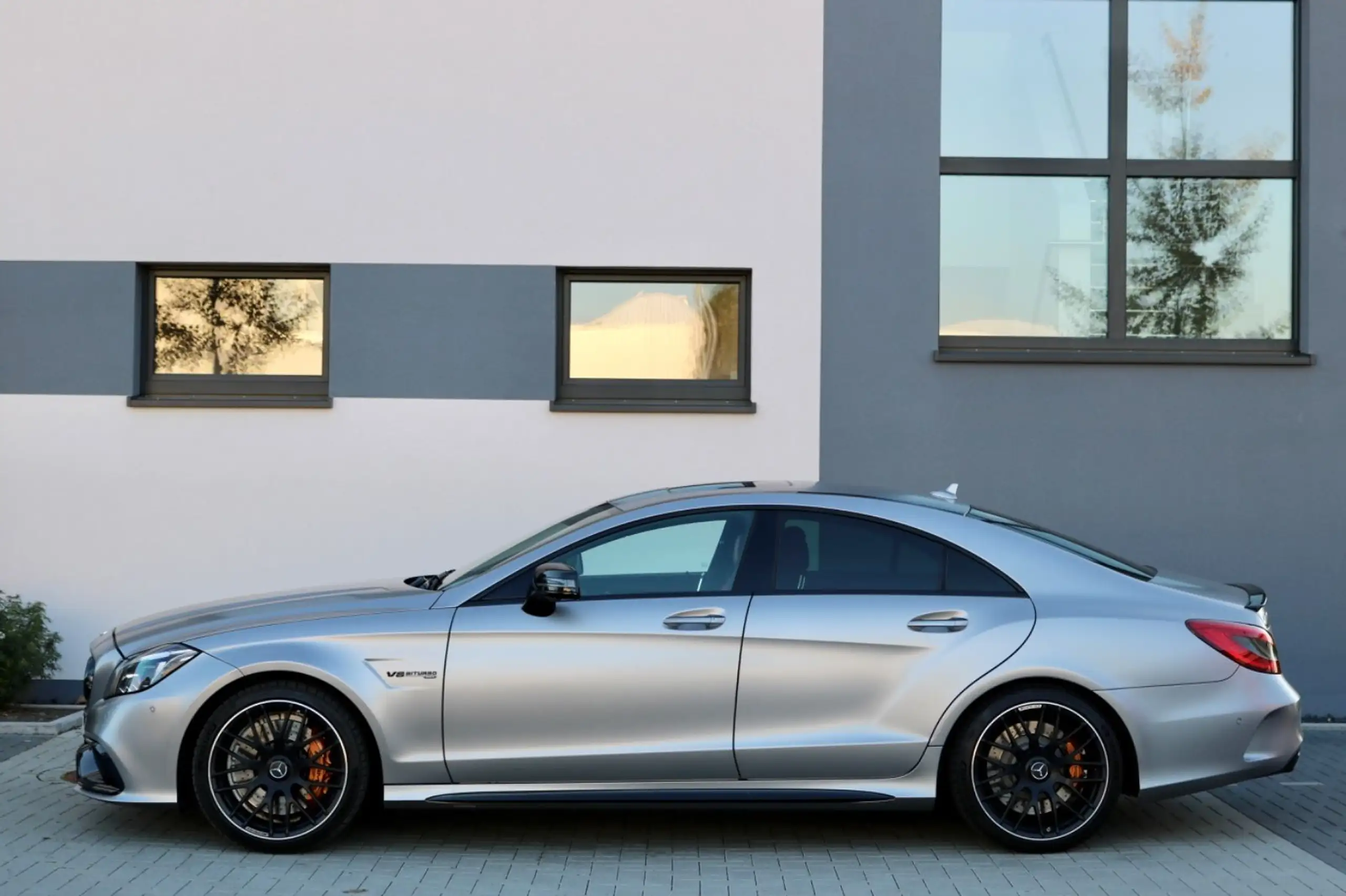 Mercedes-Benz - CLS 63 AMG