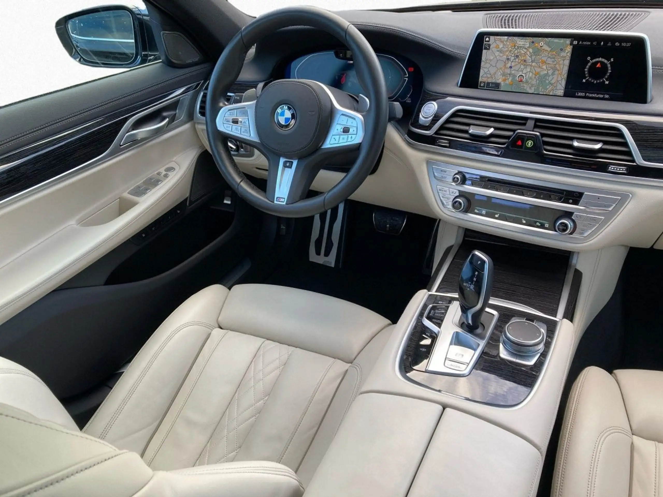 BMW - 740