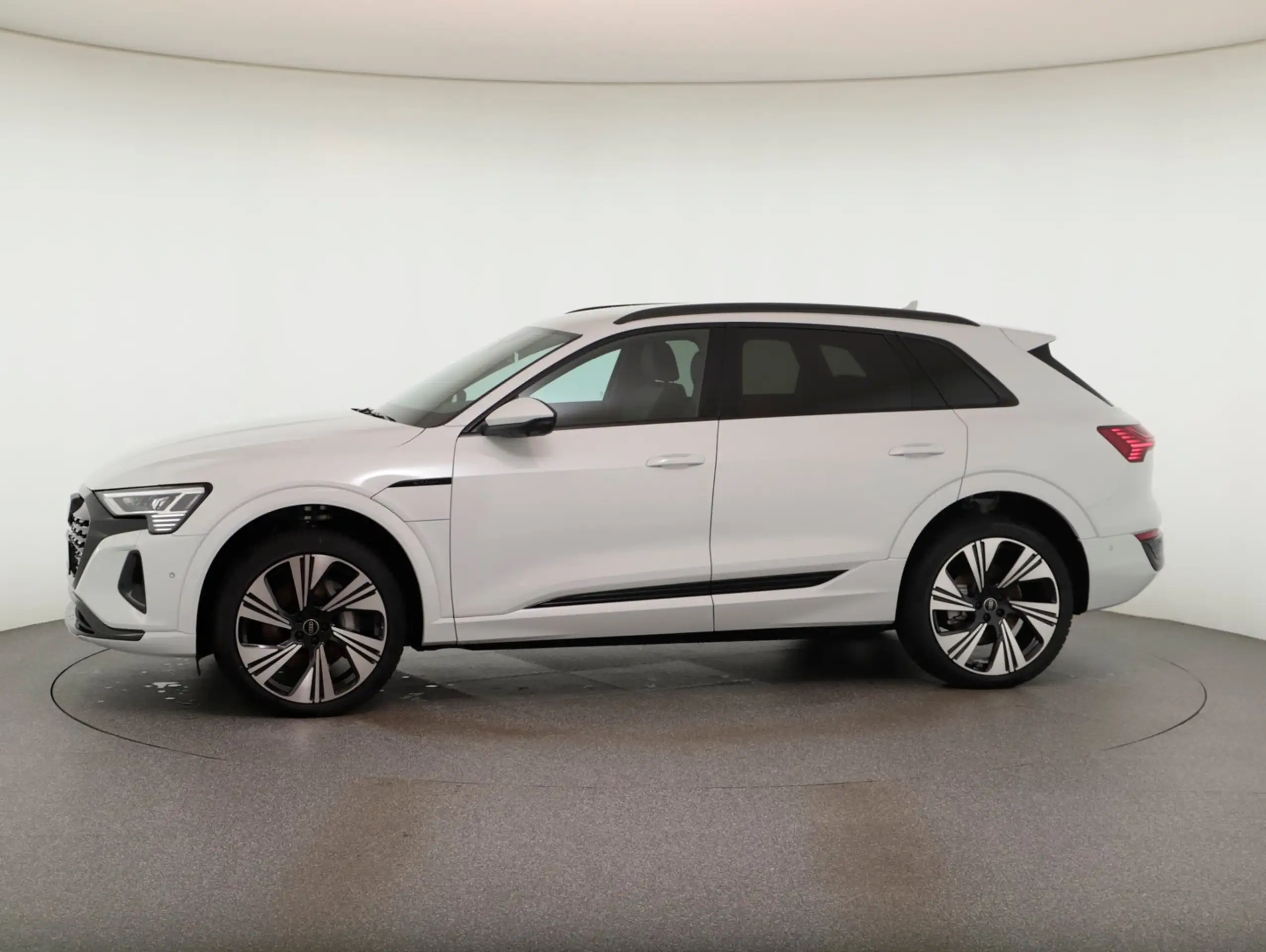 Audi - Q8