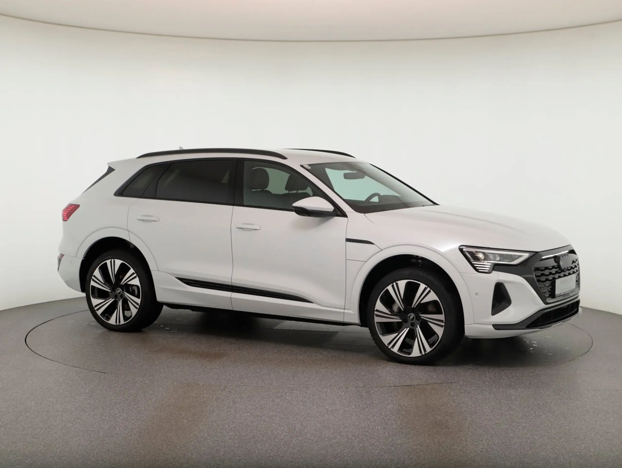 Audi - Q8