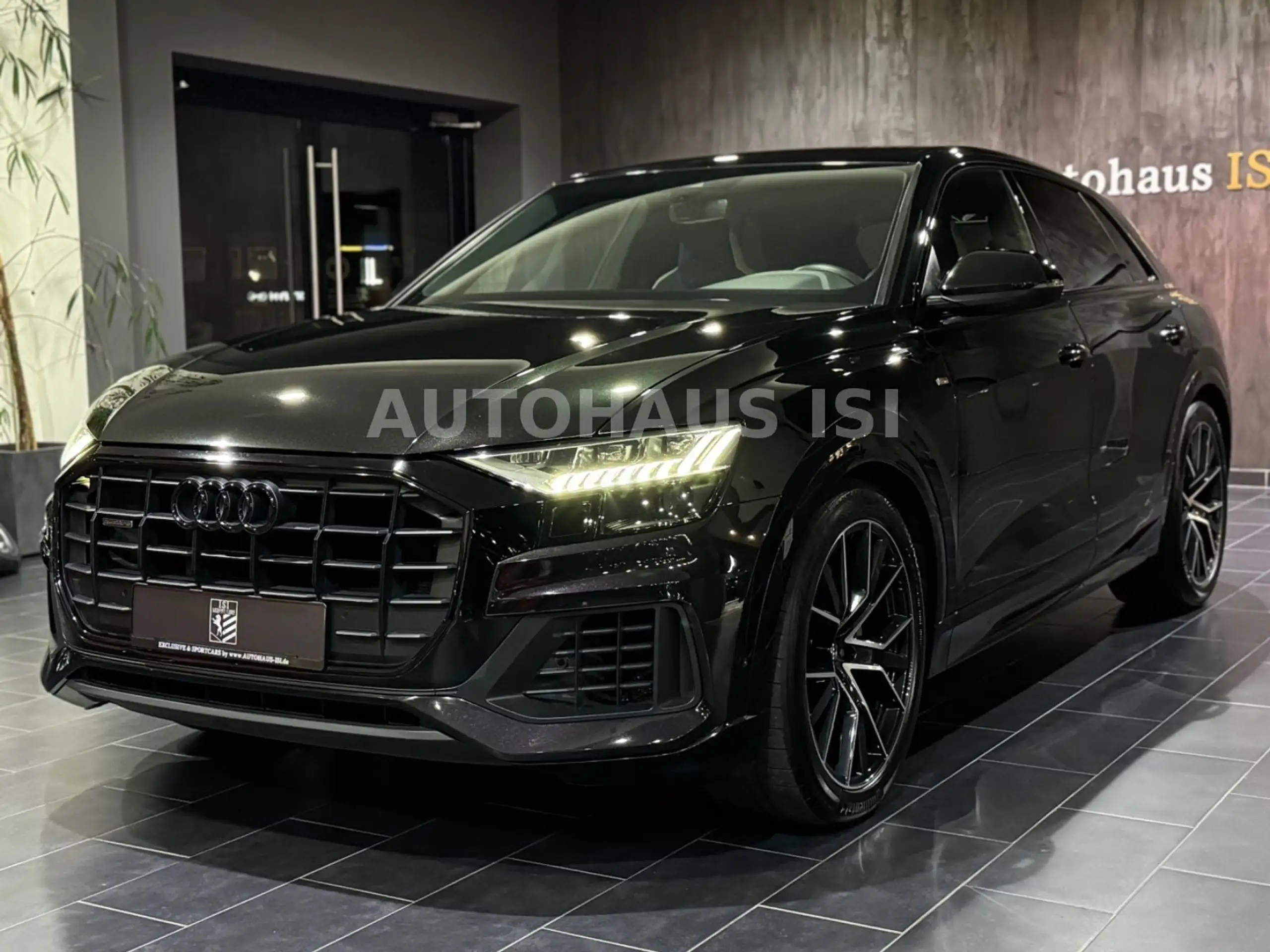 Audi - Q8