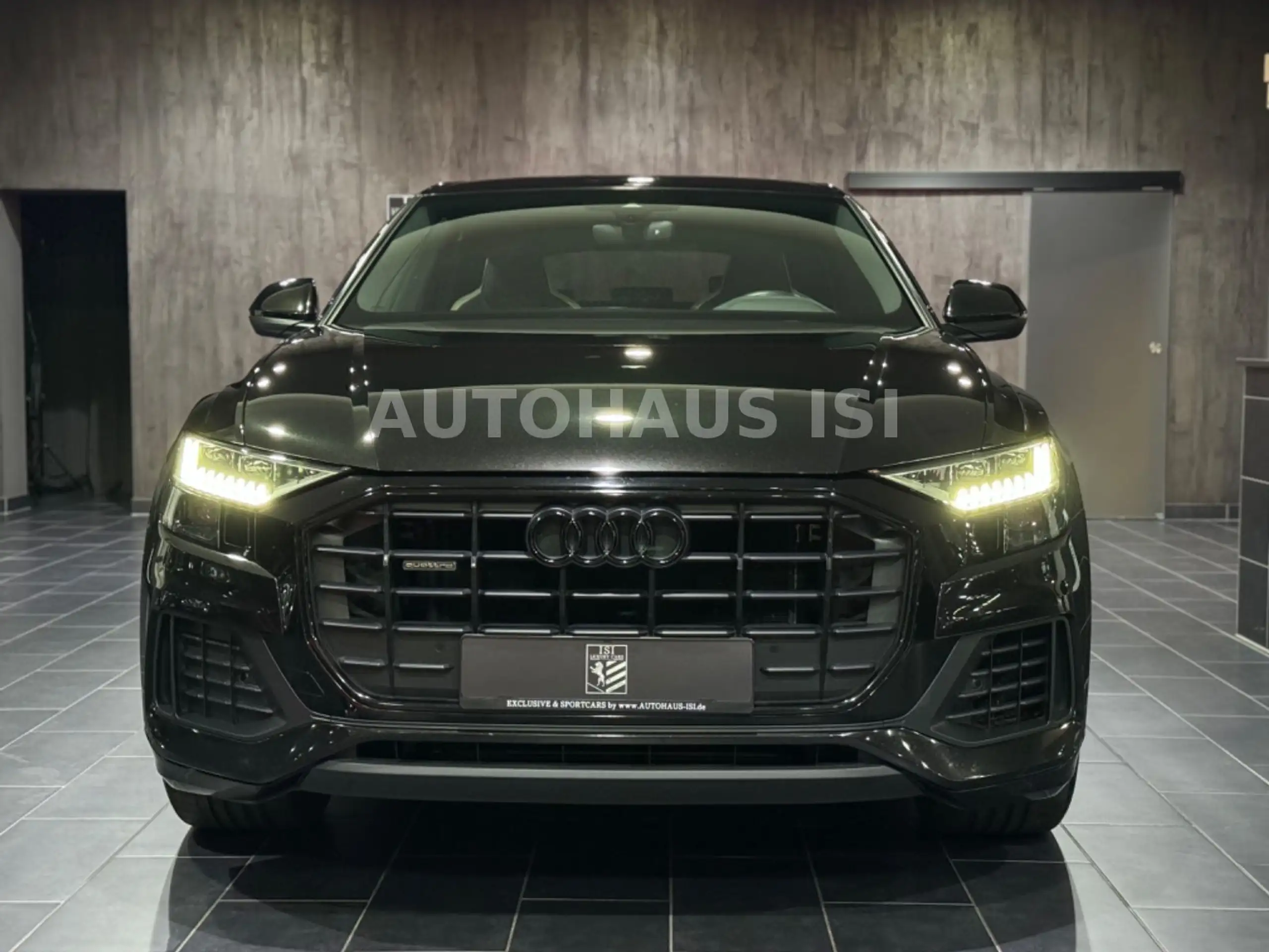 Audi - Q8