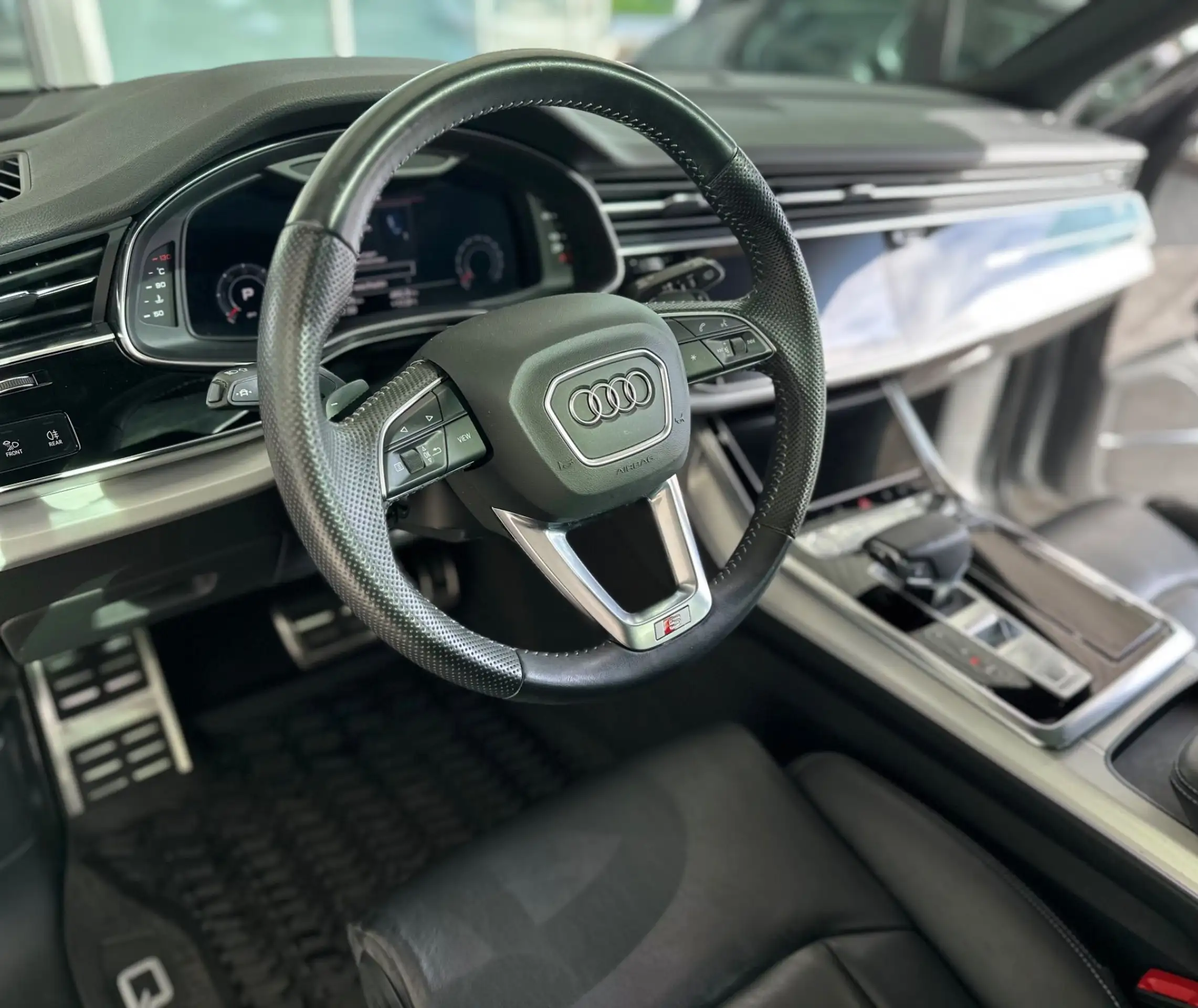 Audi - Q8