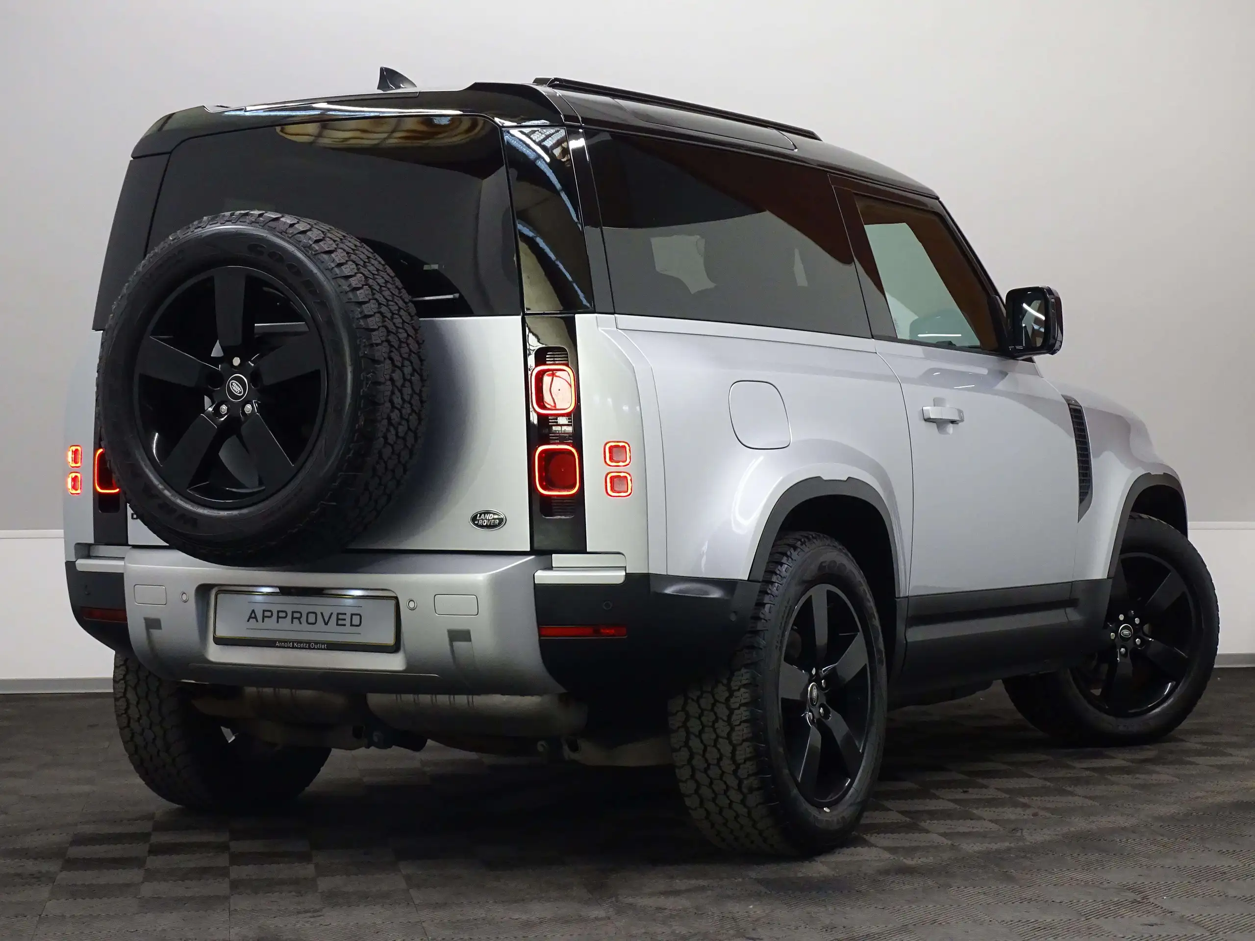 Land Rover - Defender