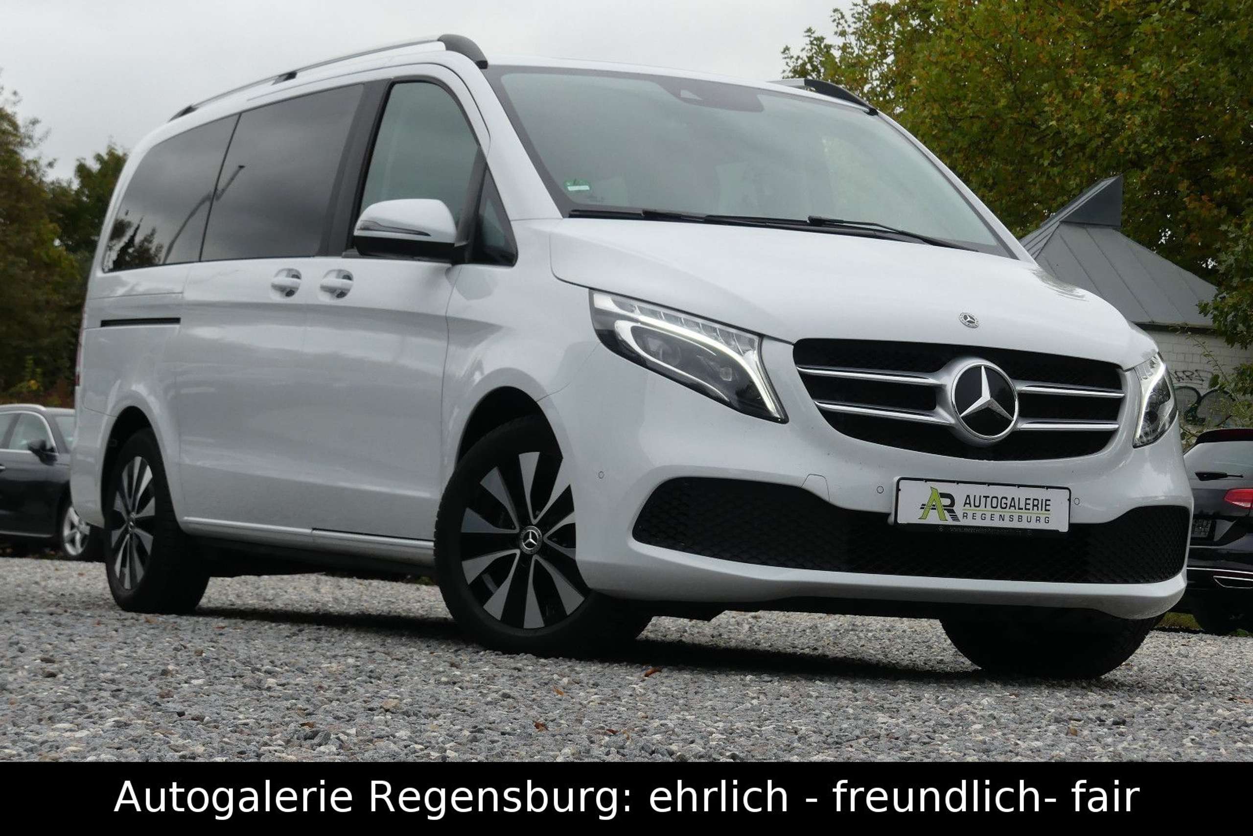 Mercedes-Benz - V 220