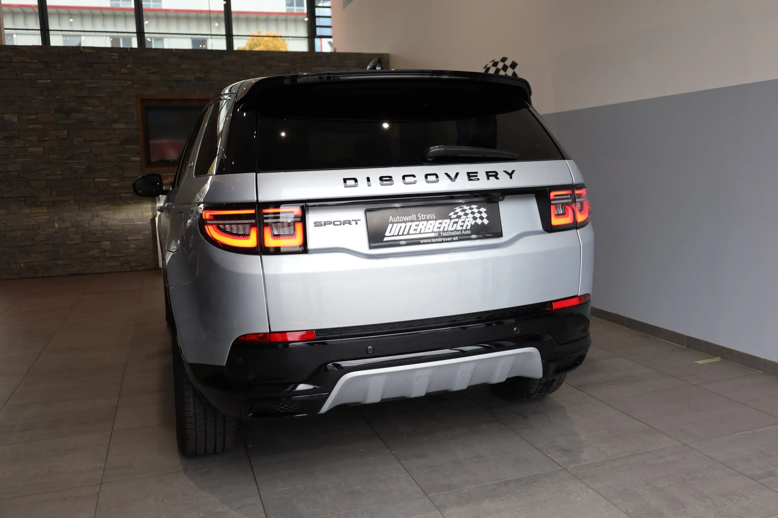 Land Rover - Discovery Sport