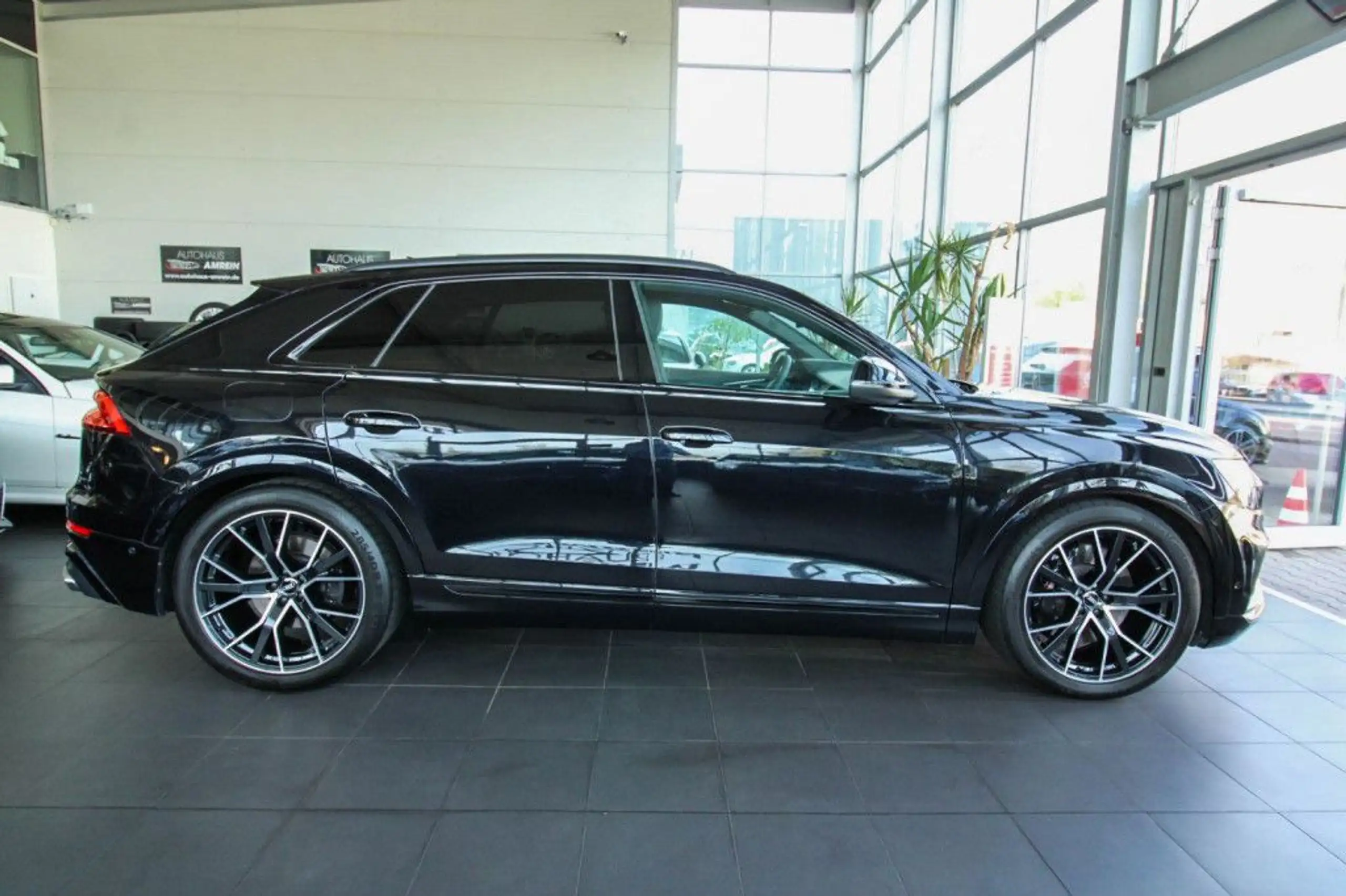 Audi - SQ8