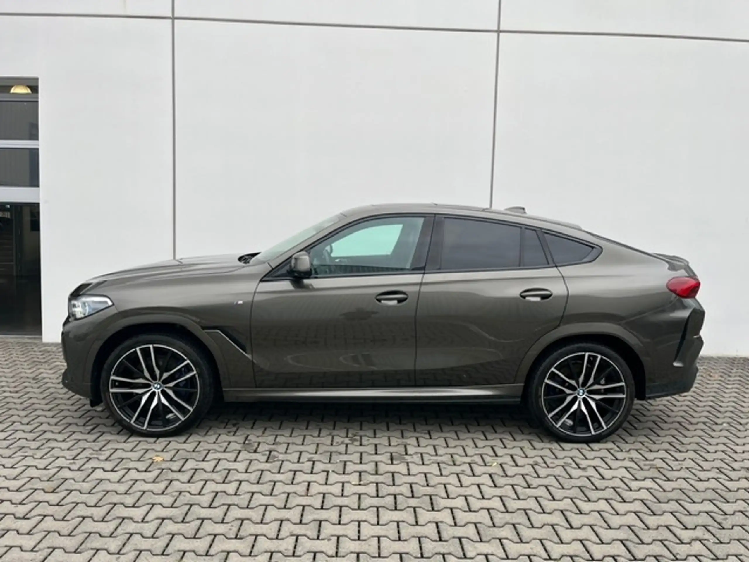 BMW - X6