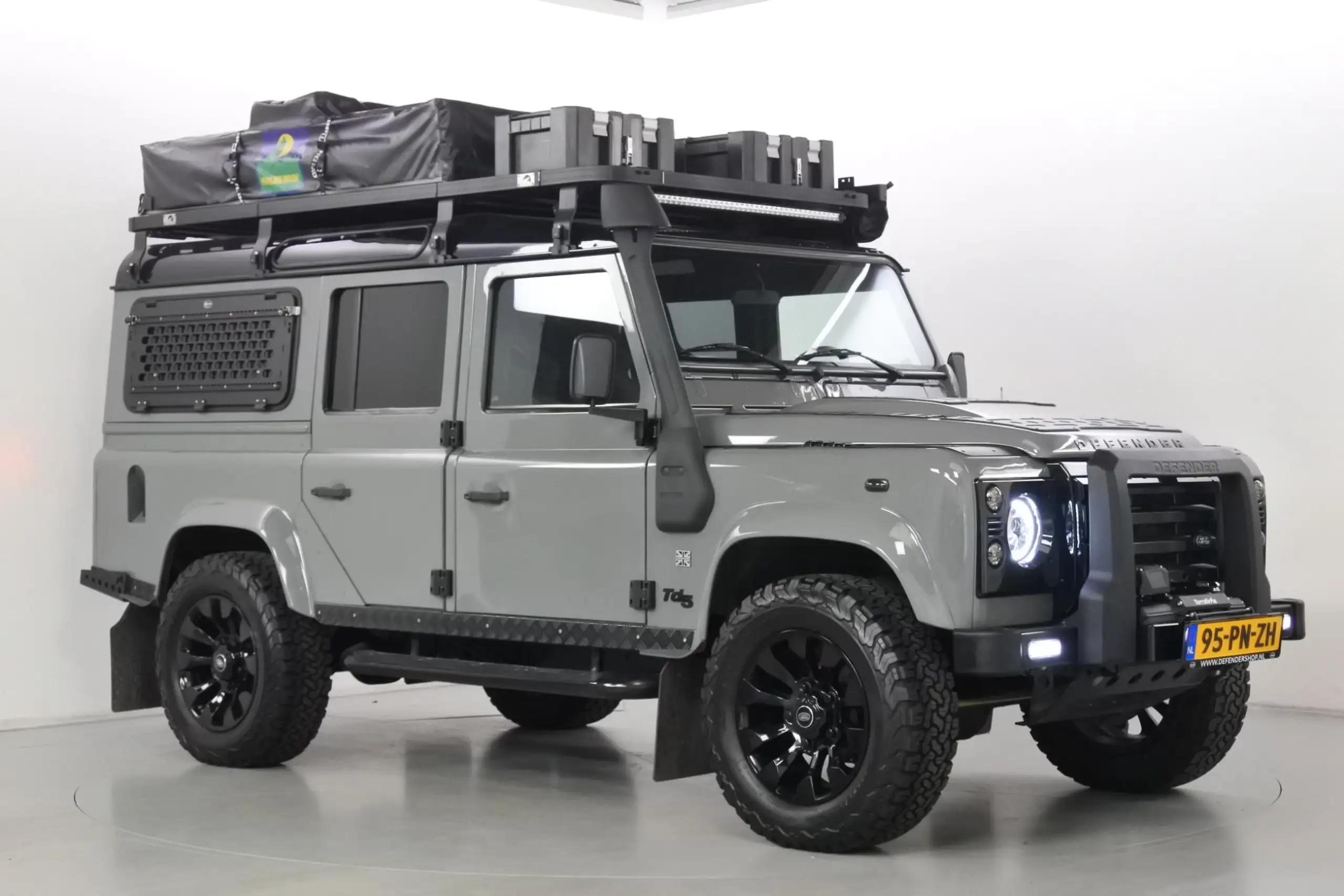 Land Rover - Defender