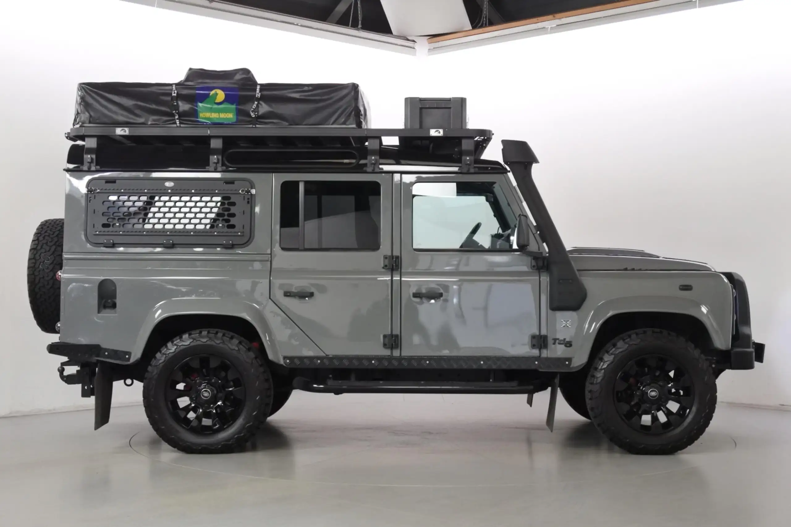 Land Rover - Defender