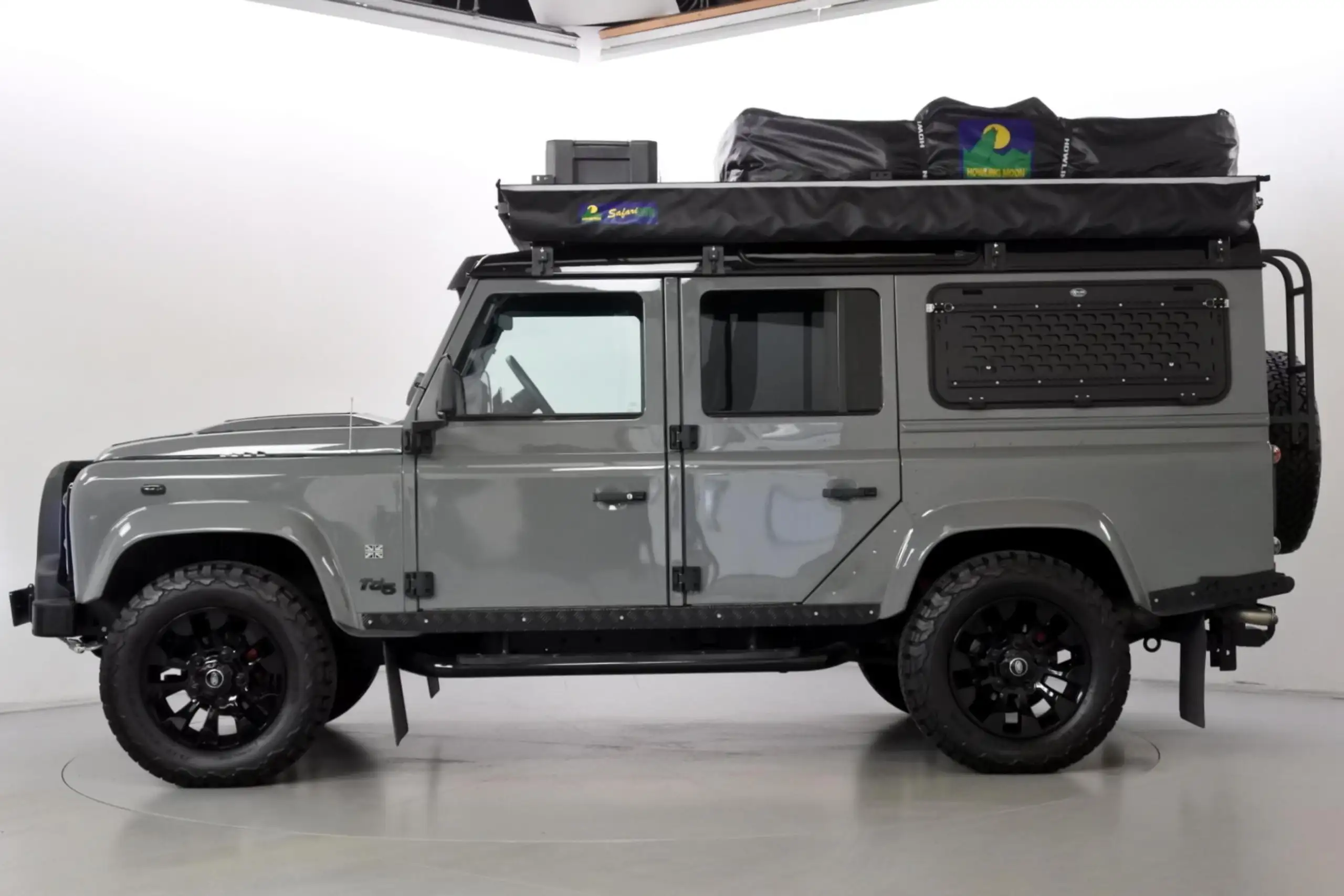 Land Rover - Defender